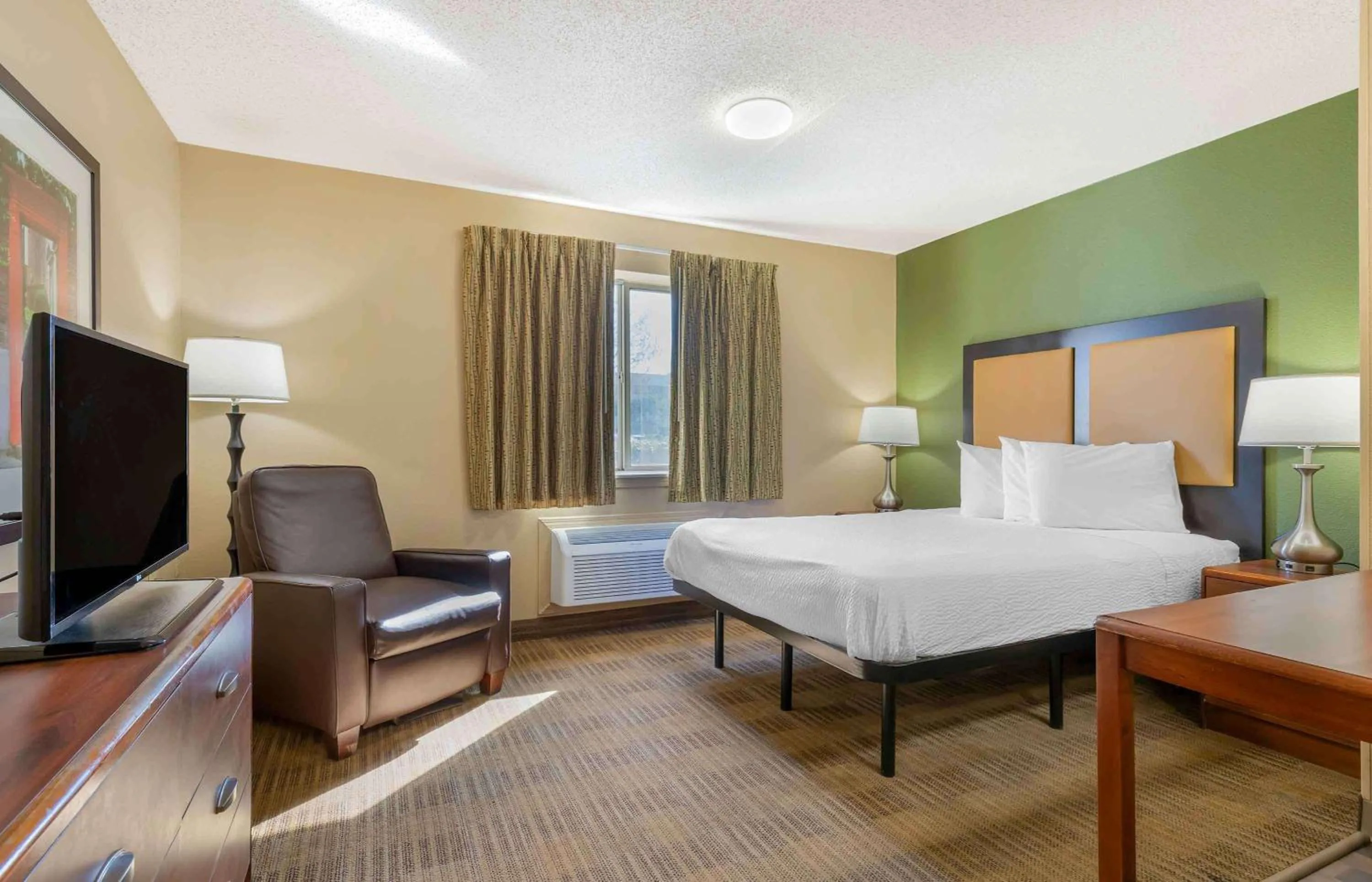 Queen Studio - Non-Smoking in Extended Stay America Suites - Tulsa - Midtown