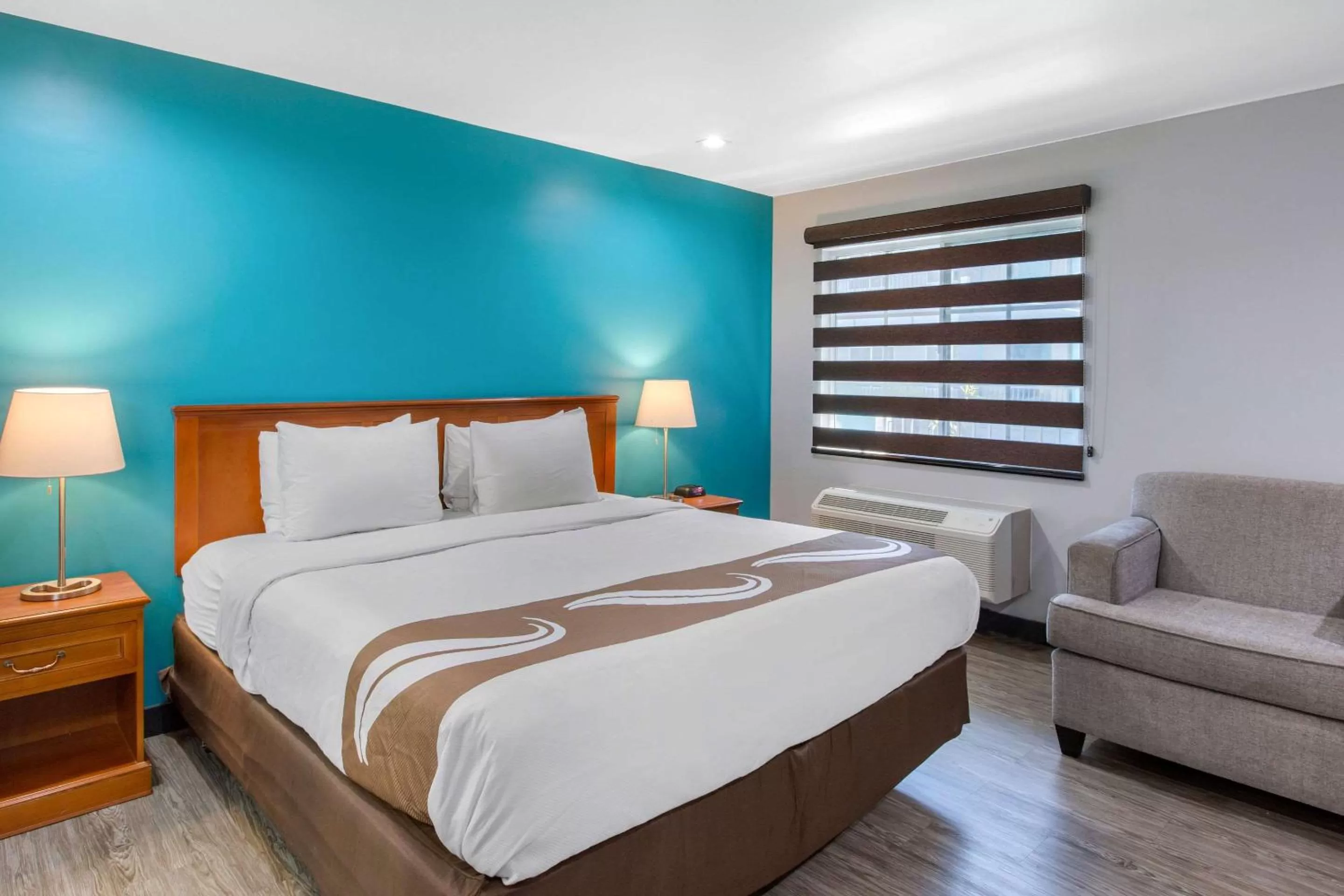 Standard Room, 1 King Bed, Non Smoking in Quality Inn Near Hollywood Walk of Fame