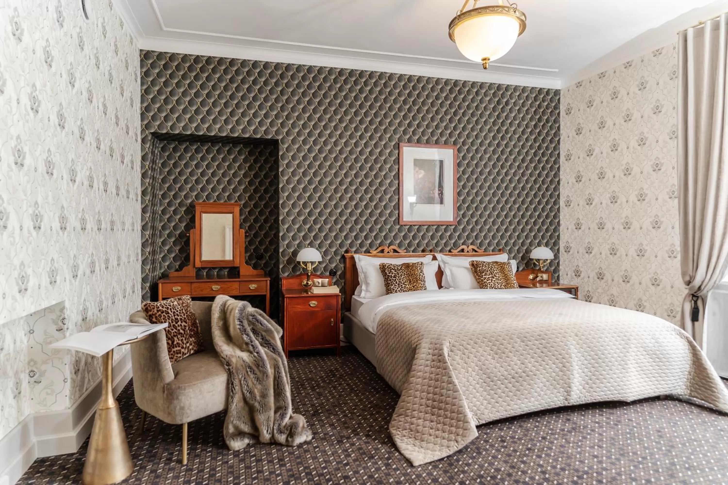 Deluxe Double Room in Hotel H15 Francuski Old Town - Destigo Hotels