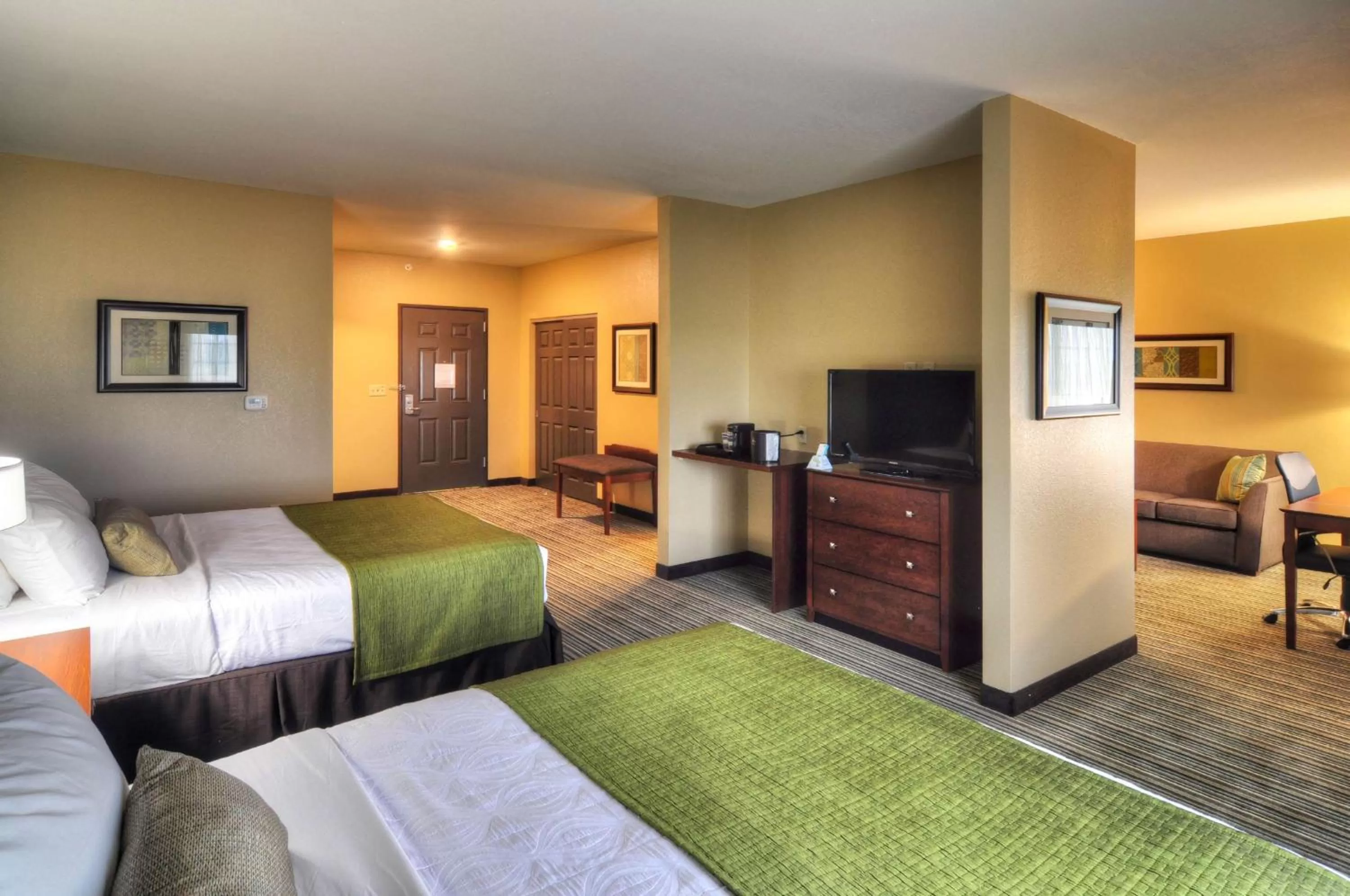 Queen Suite with Two Queen Beds - Disability Access in Best Western Plus Patterson Park Inn