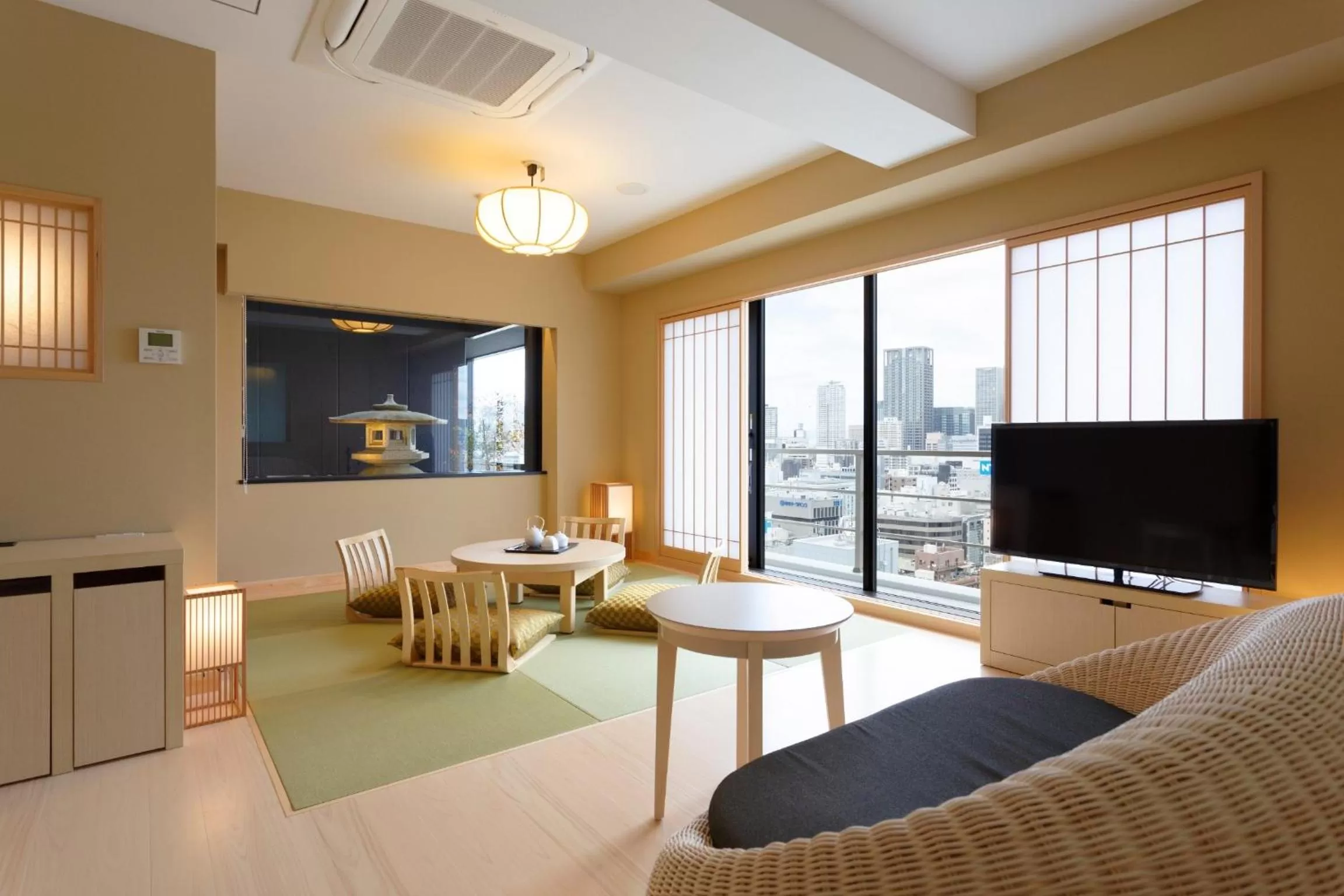 Premium Quadruple Room with Tatami Area - Non-Smoking in Osaka View Hotel Honmachi