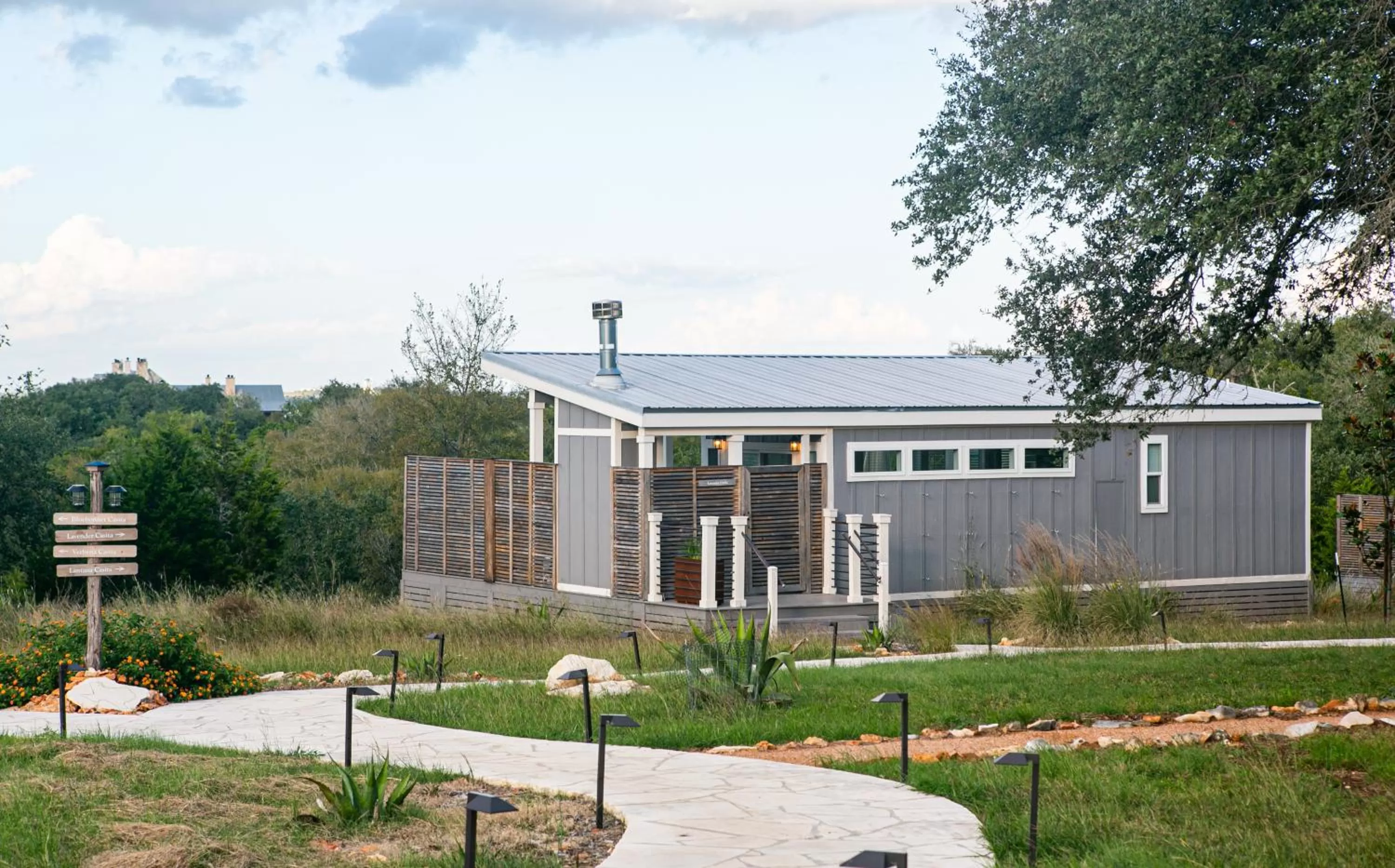 Deluxe King Room - single occupancy in Sage Hill Inn & Spa