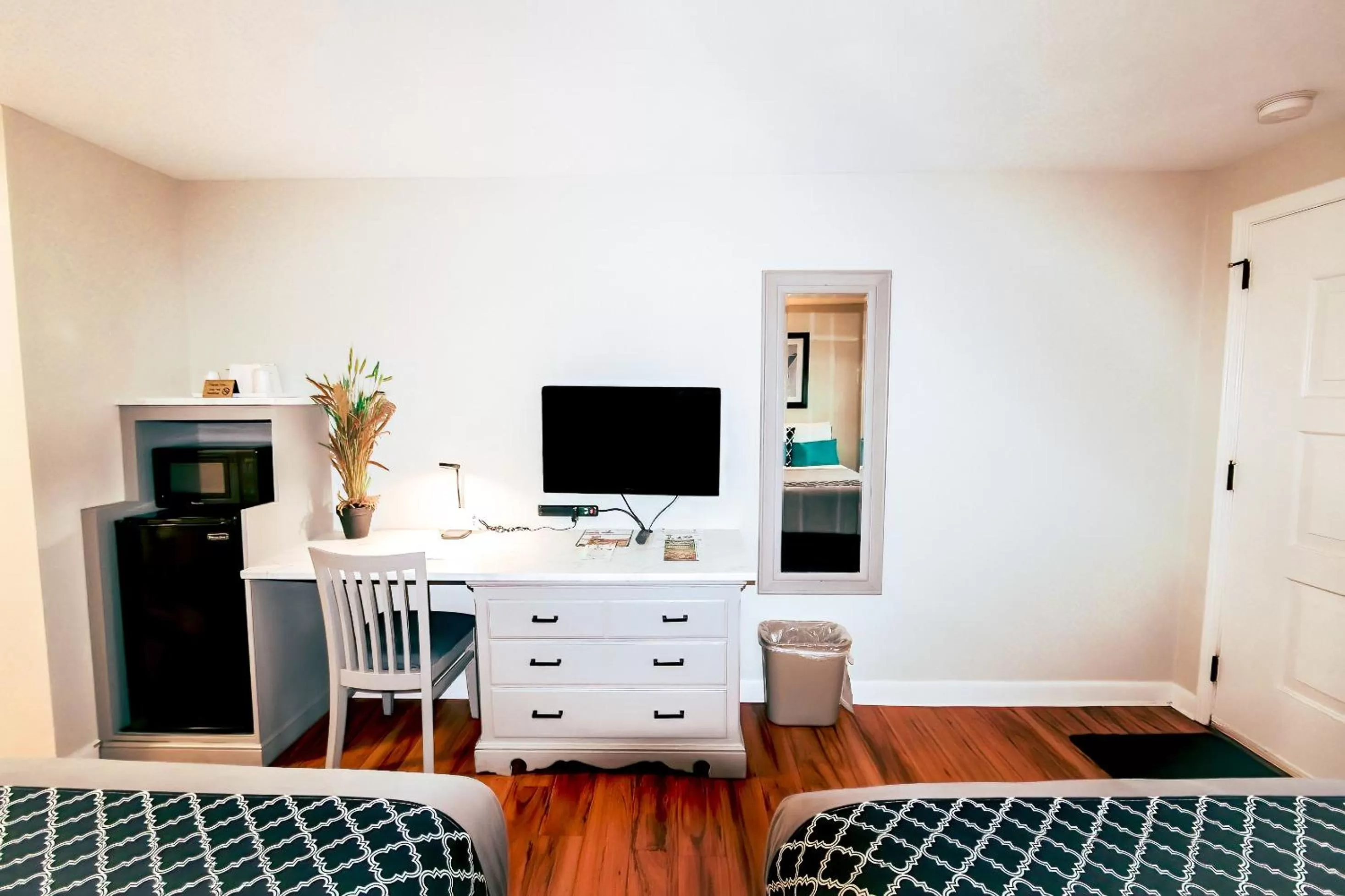 Double Room in Colonial Inn Seekonk