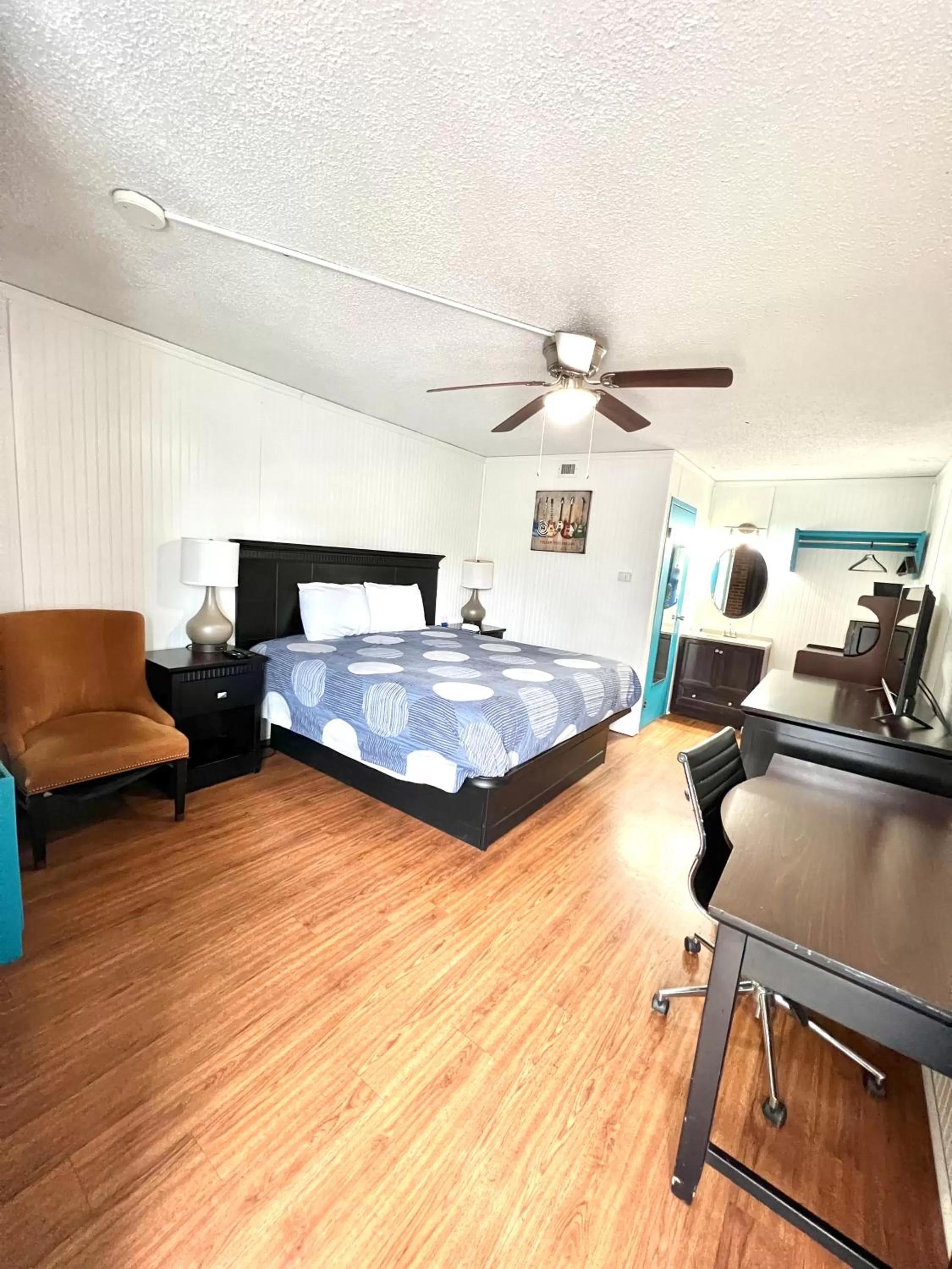 Standard King Room - Non Smoking in Rodeway inn- Nashville airport - Downtown - Mexican Restaurant on site