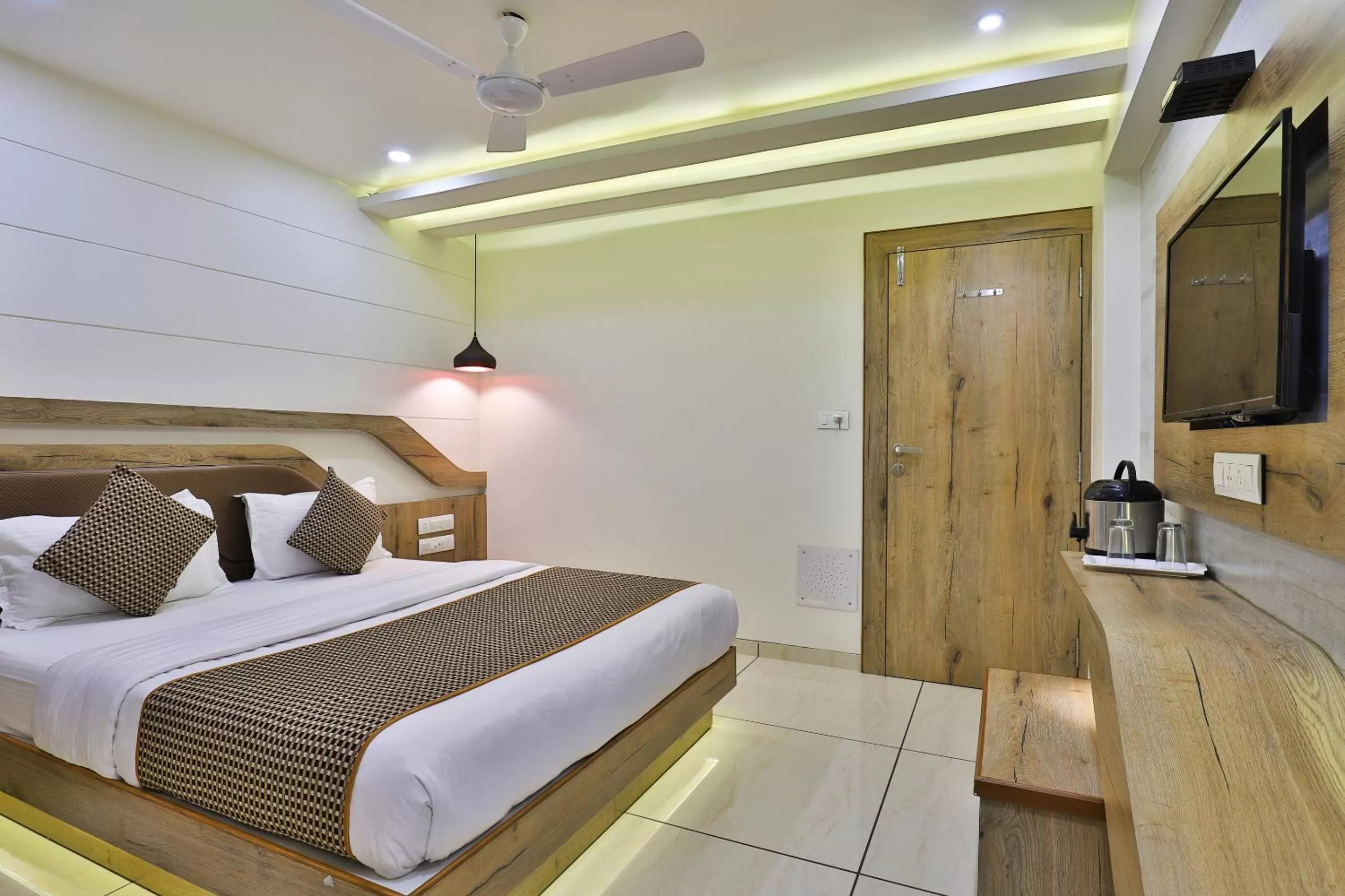 Super Deluxe Double Room - single occupancy in Hotel Pearl