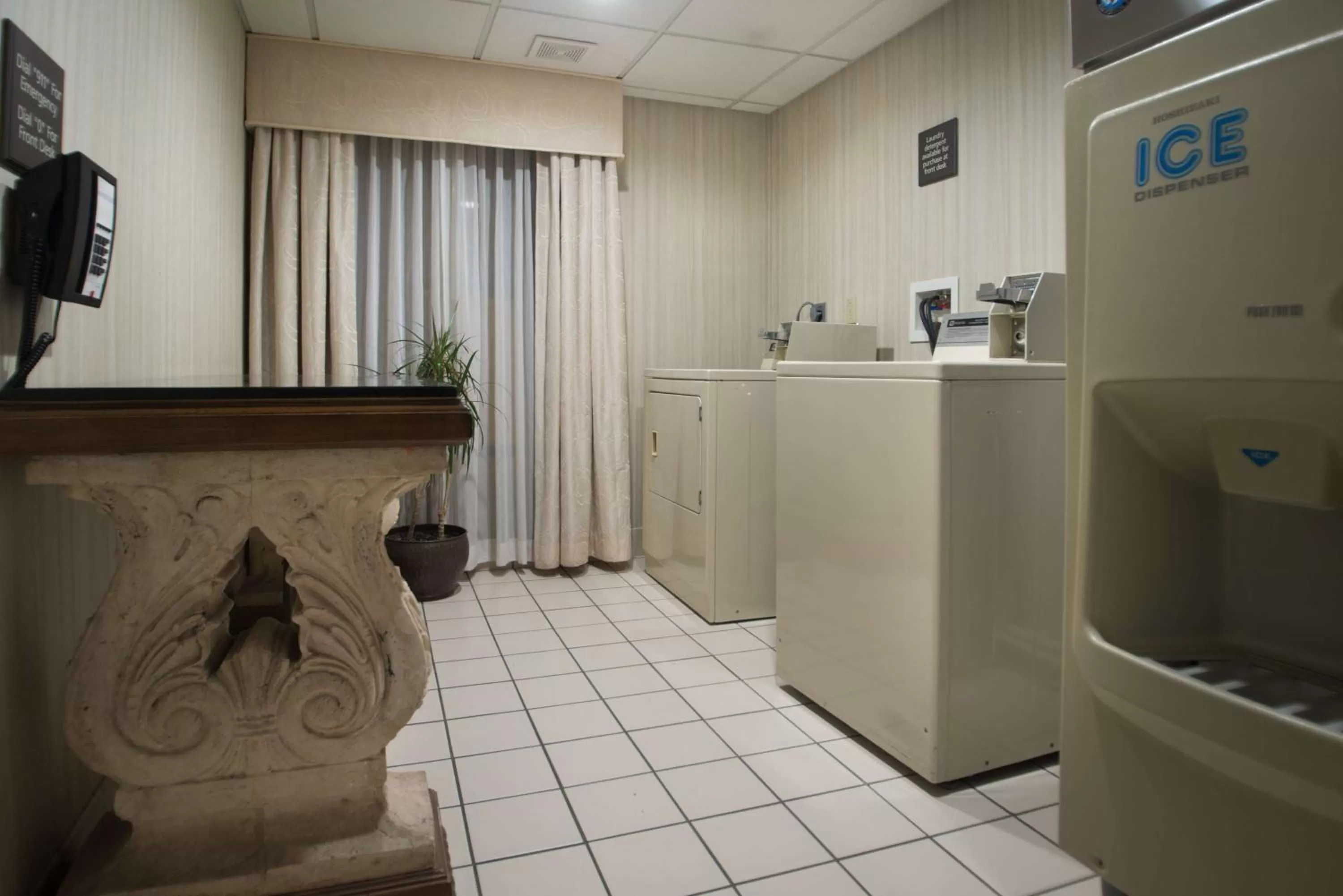 Property building in Hampton Inn Tiffin