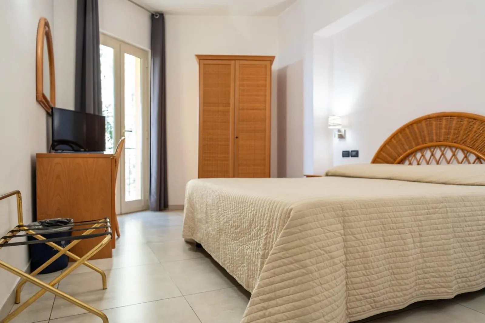 Twin Room with Sea View - single occupancy in Hotel Corallo