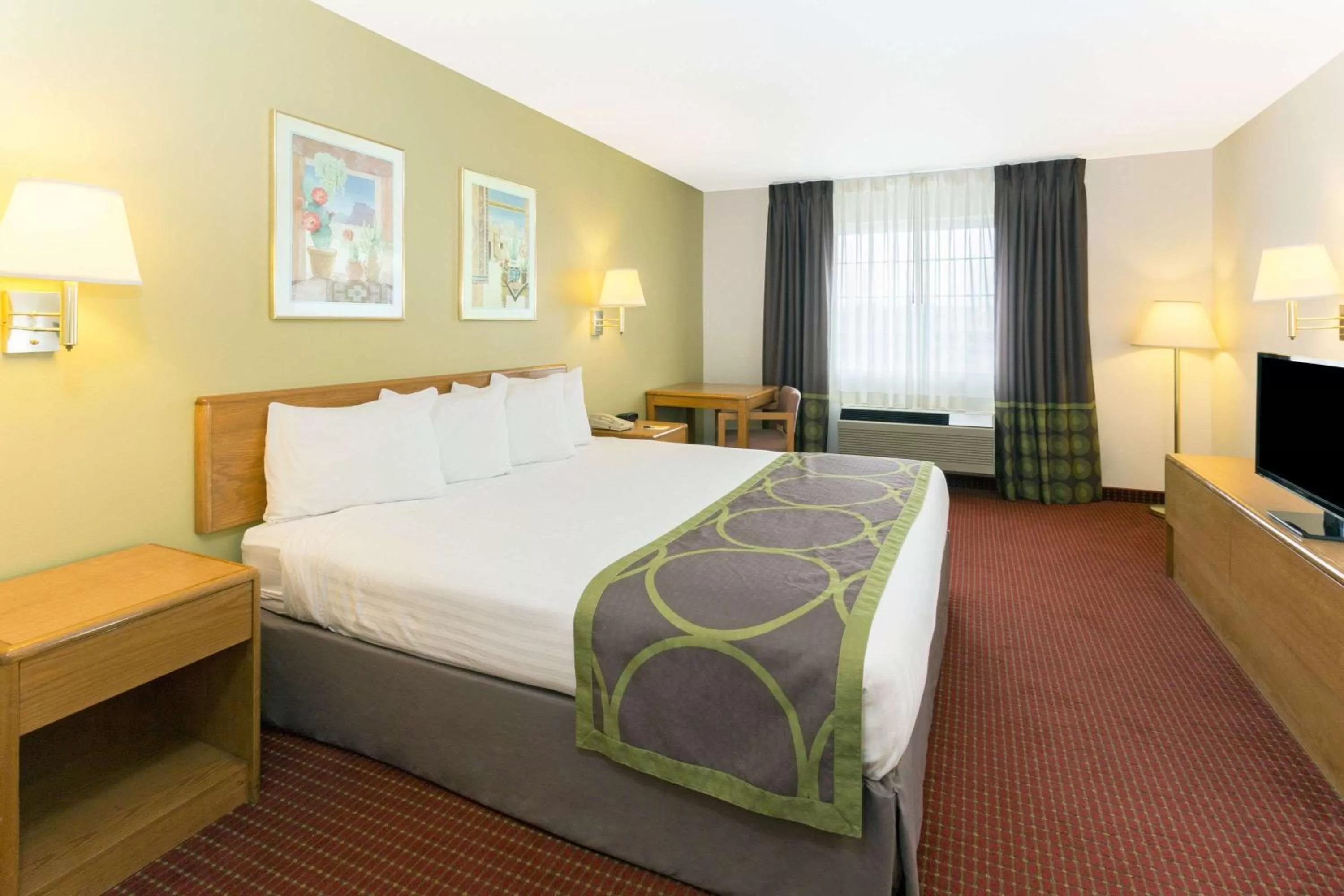 Business King Room - Non-Smoking in Super 8 by Wyndham Verona/Madison