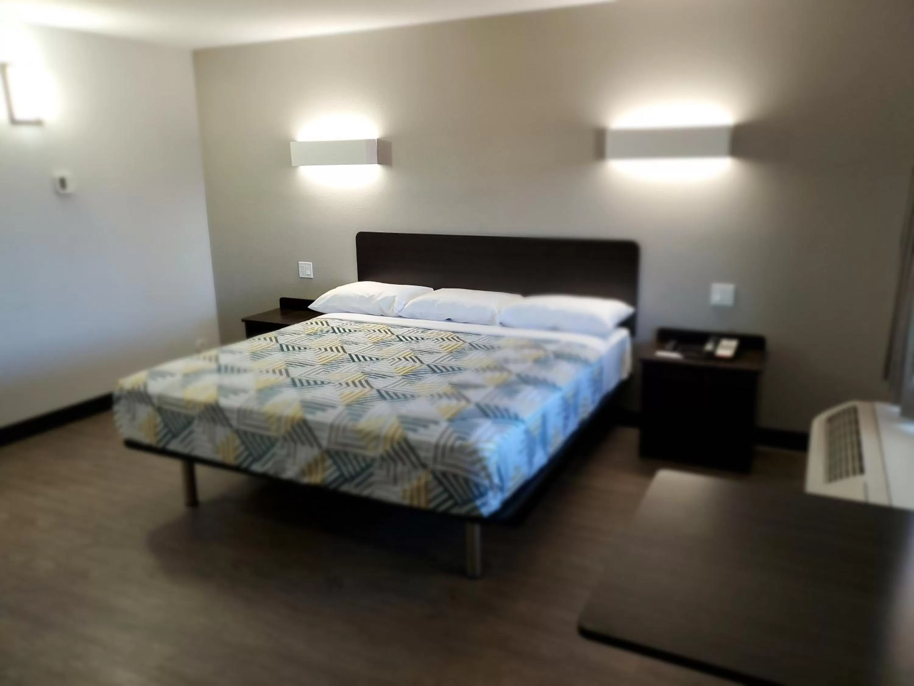 King Room - Disability Access - Non-Smoking in Motel 6-Show Low, AZ