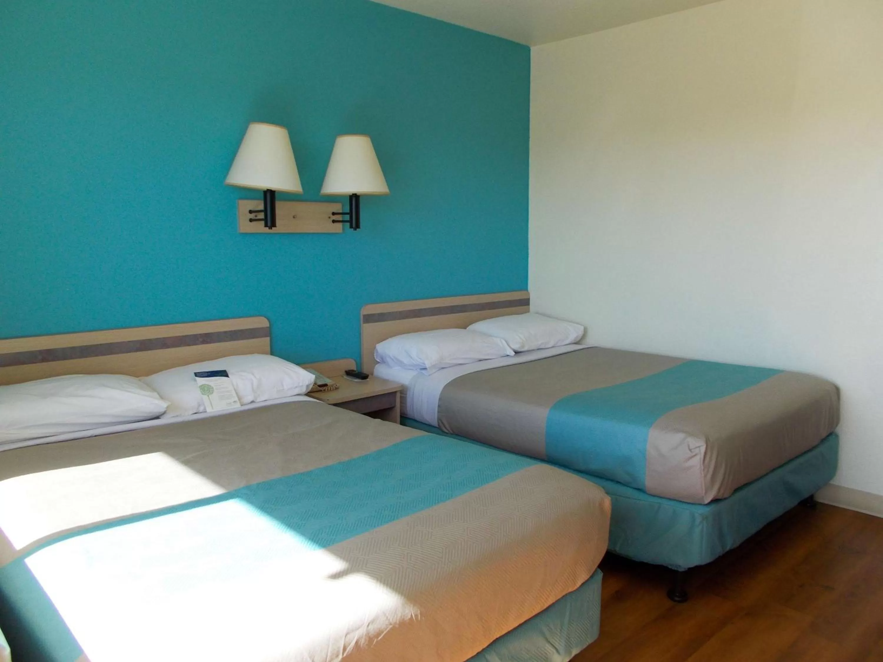 Deluxe Quadruple Room - Smoking in Motel 6-Green River, UT