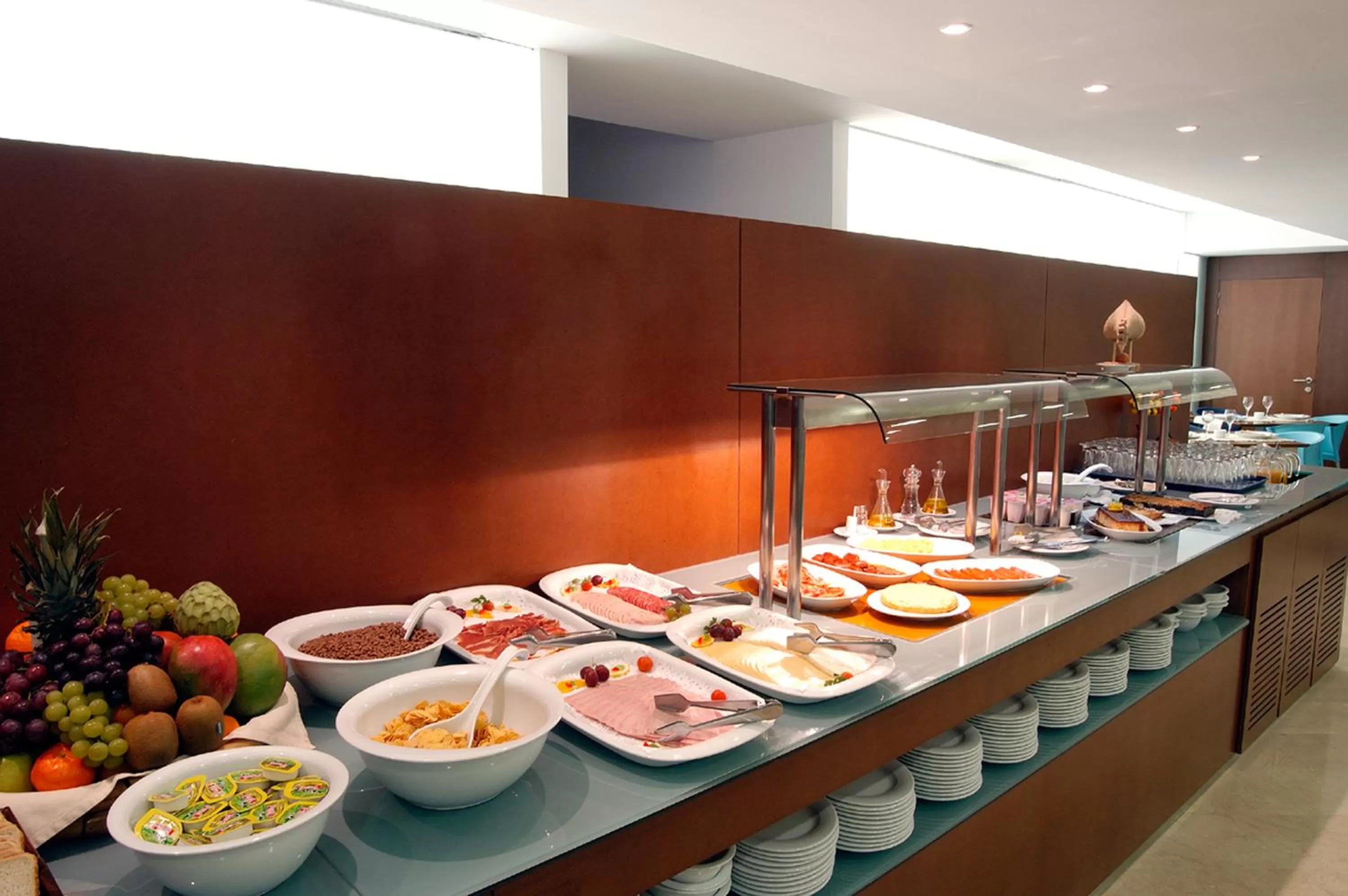 Buffet breakfast in Sercotel Murrieta