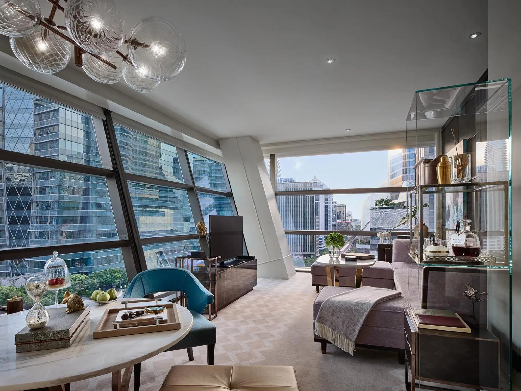 Manor Suite King Room in Rosewood Bangkok