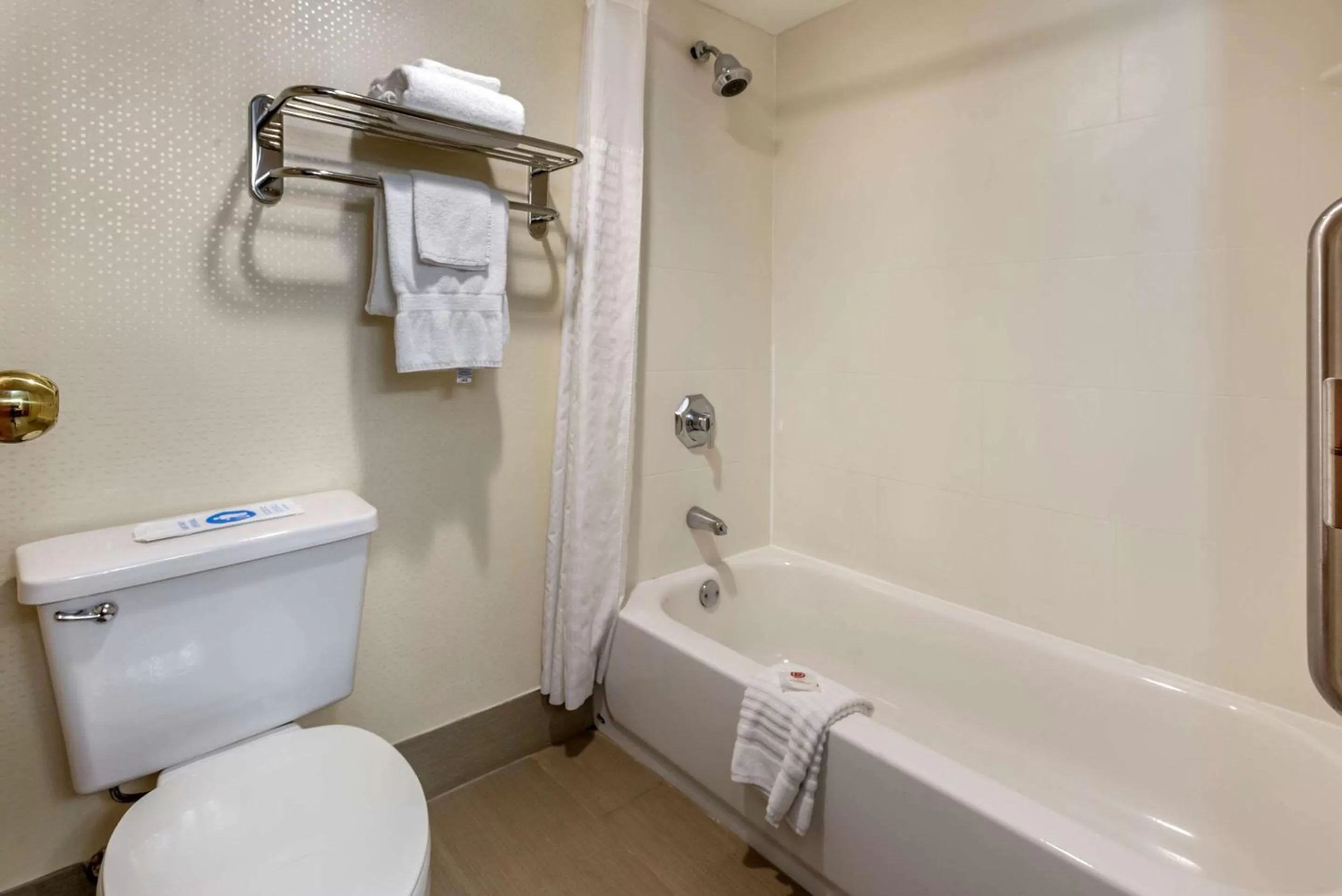King Room with Whirlpool - Non-Smoking in Comfort Inn