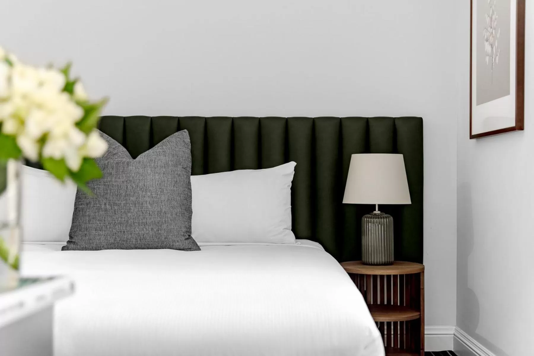 Queen Room in Hotel Challis Potts Point