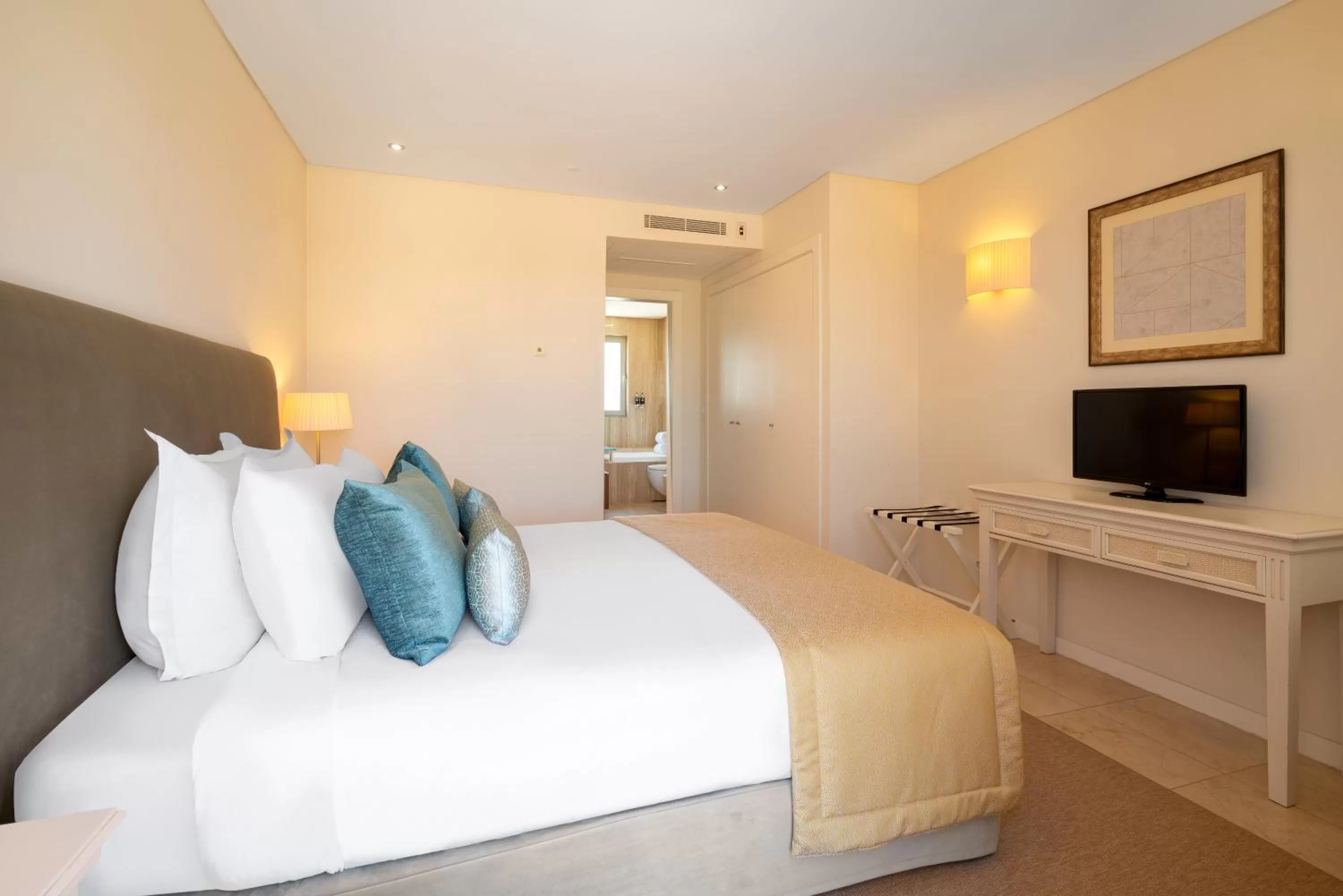 Three-Bedroom Luxury Townhouse Pool View in Monte Santo Resort