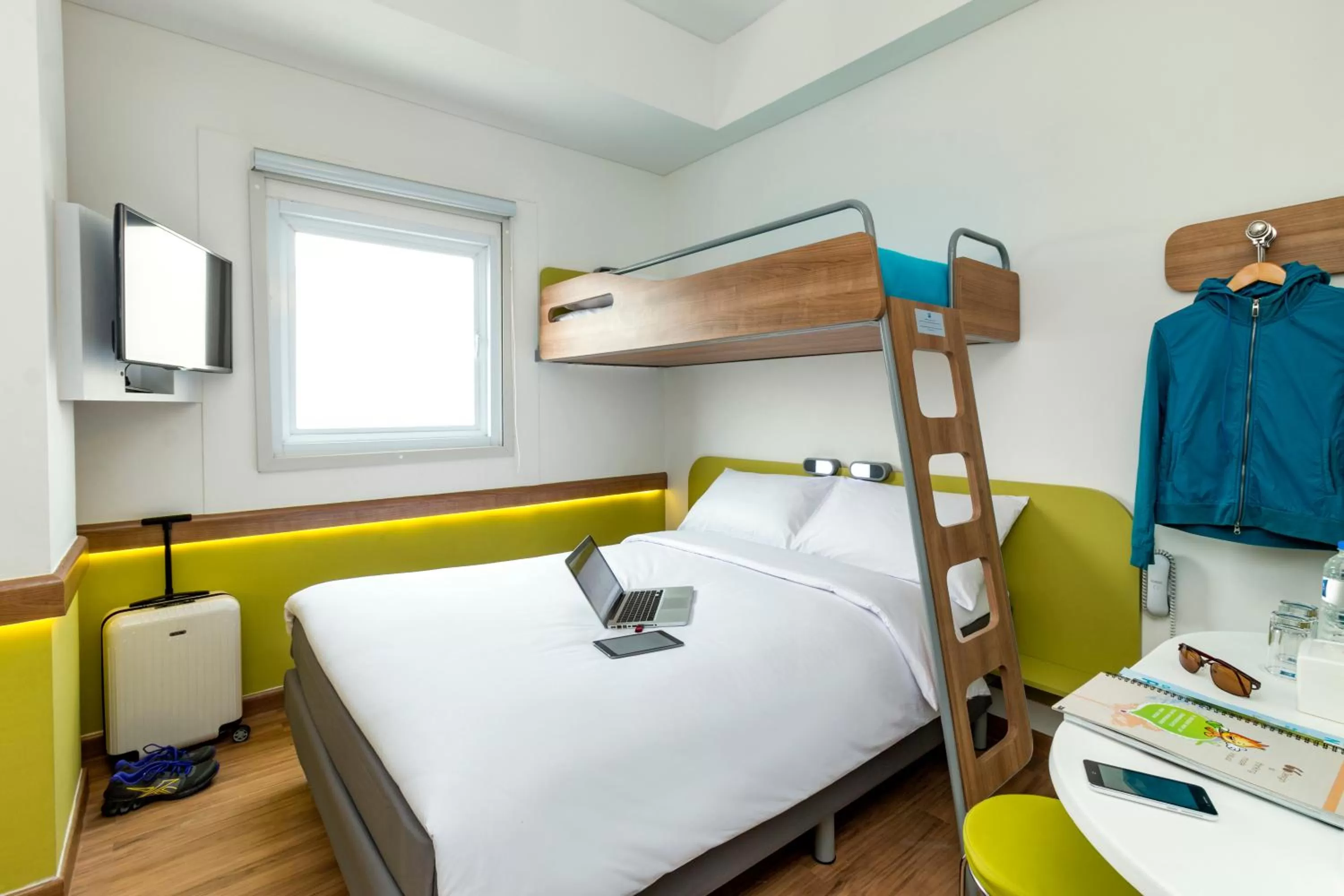 Bunk Bed for 3 Adults in Deka Hotel Surabaya HR Muhammad