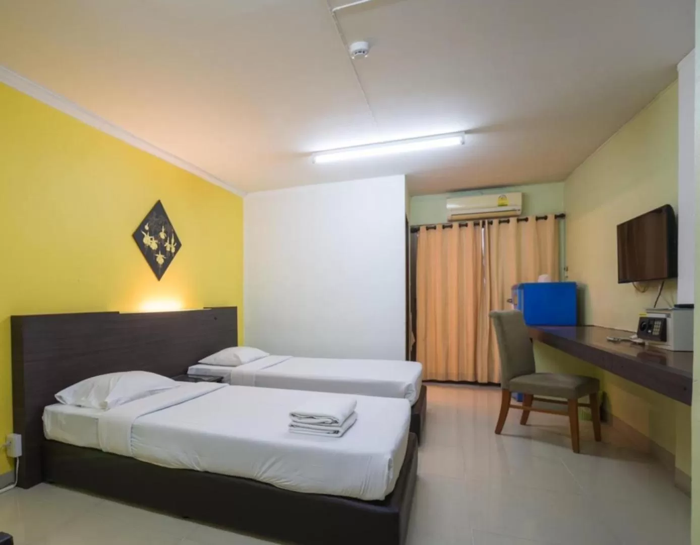 Standard Twin Room in Smith Residence