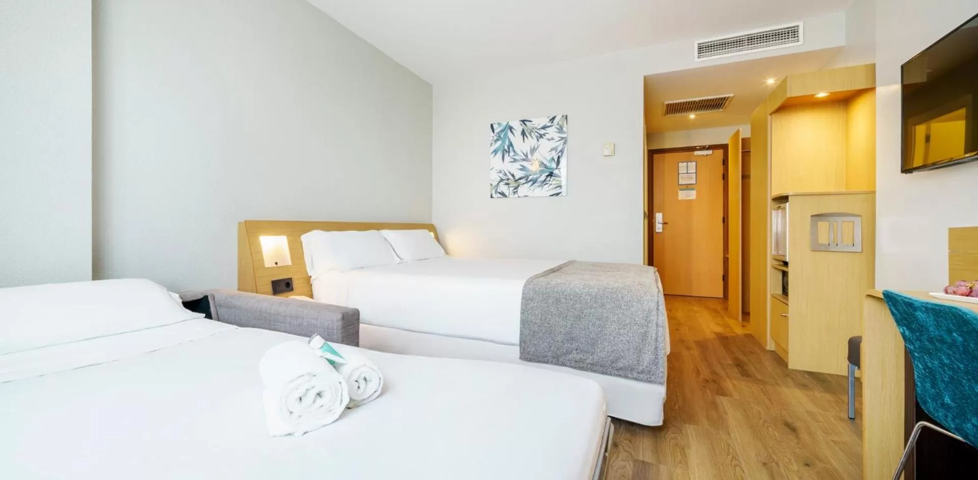 Triple Room (3 Adults) in Ilunion Valencia 4