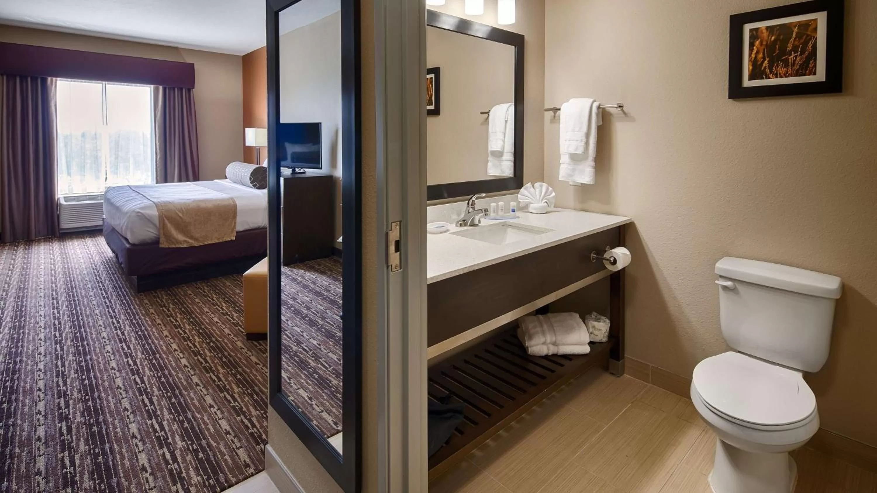 King Room - Communication Assistance in Best Western Plus Elmendorf Hotel San Antonio Hotel