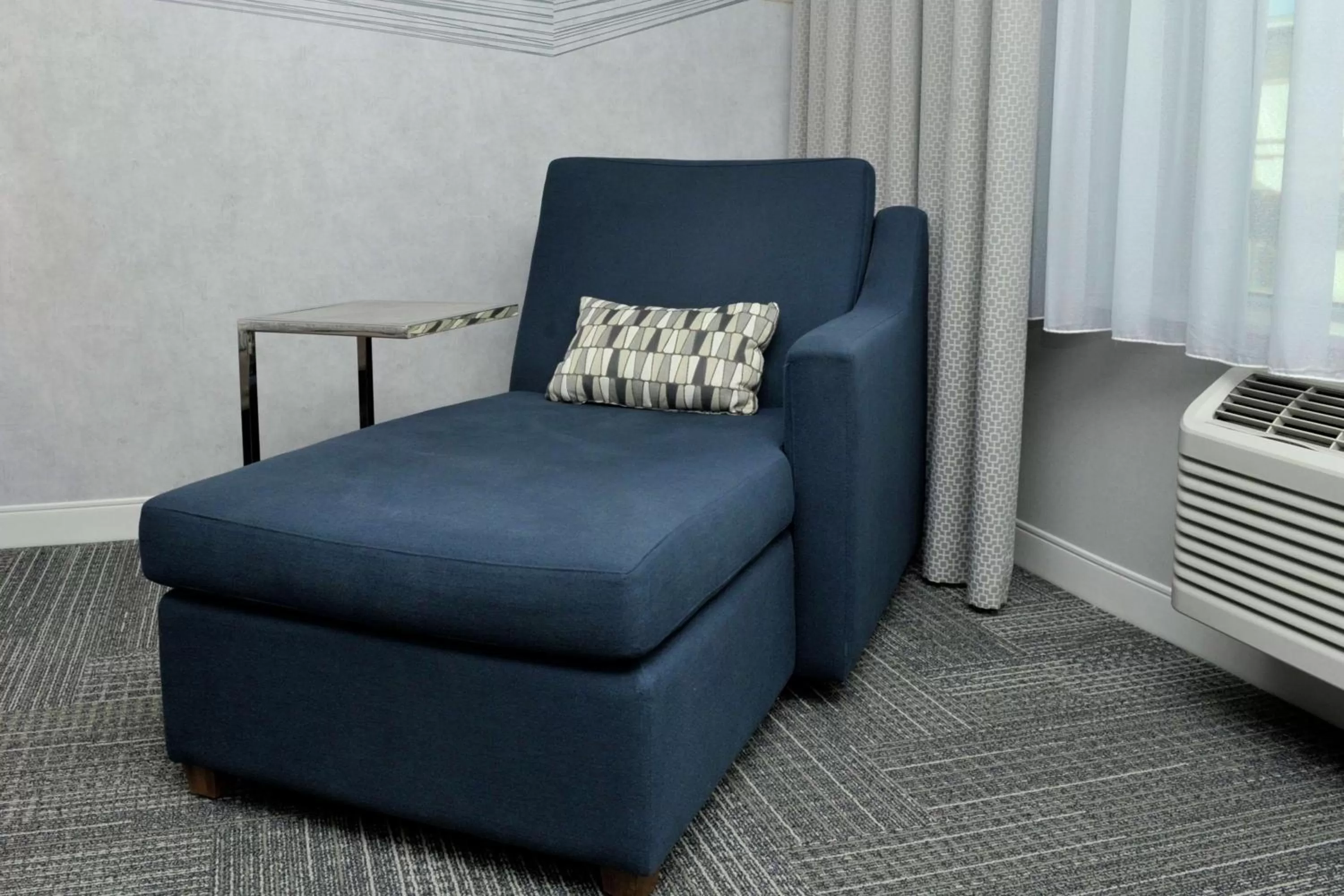 King Room with Mini Fridge - High Floor - Non-Smoking in Hampton Inn & Suites by Hilton Quebec City Levis