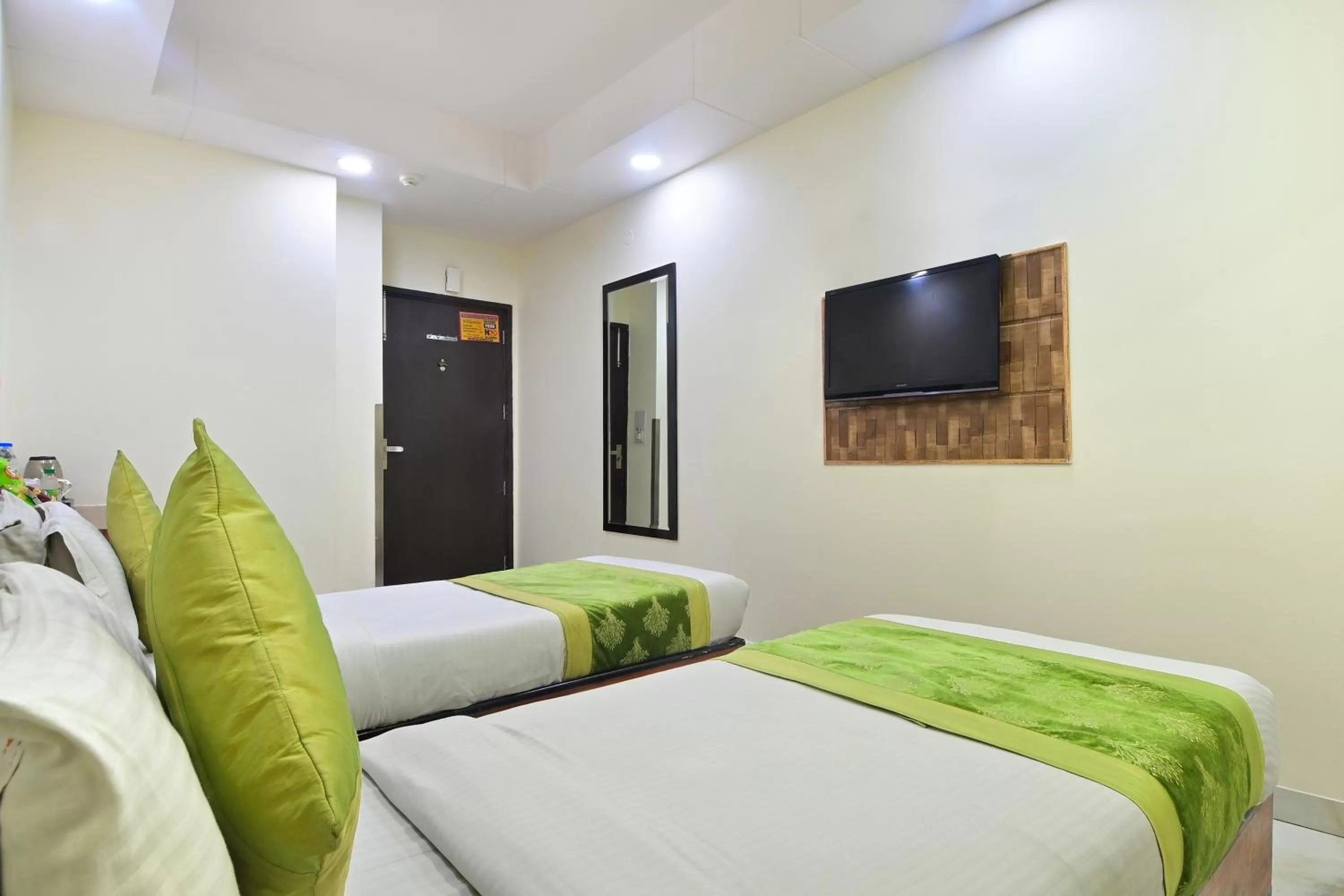 Deluxe Double or Twin Room in Hotel Emporio Near New Delhi Railway Station - Paharganj