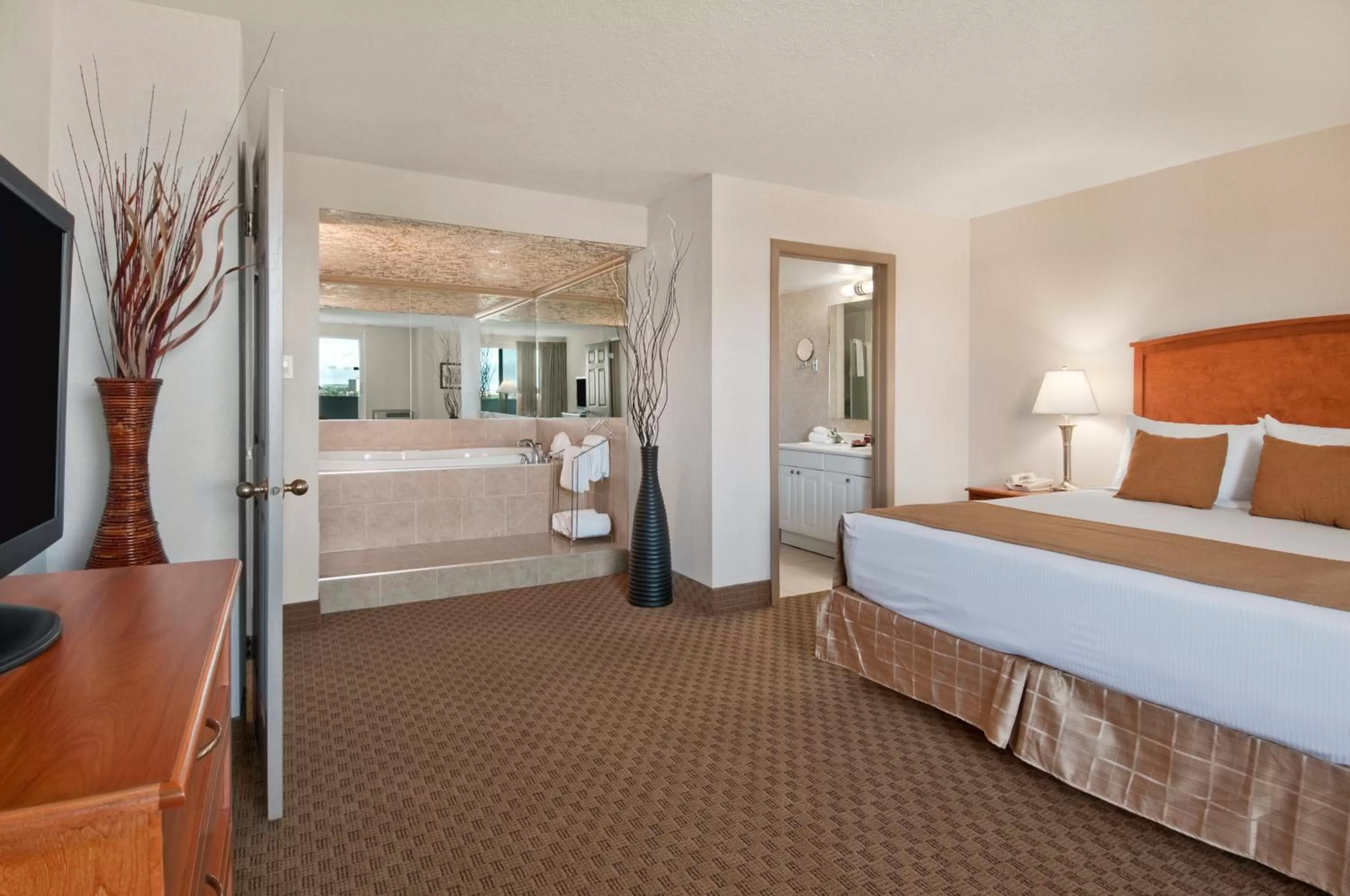 One-Bedroom King Suite with Jetted tub - Non-smoking in Ramada by Wyndham Edmonton South