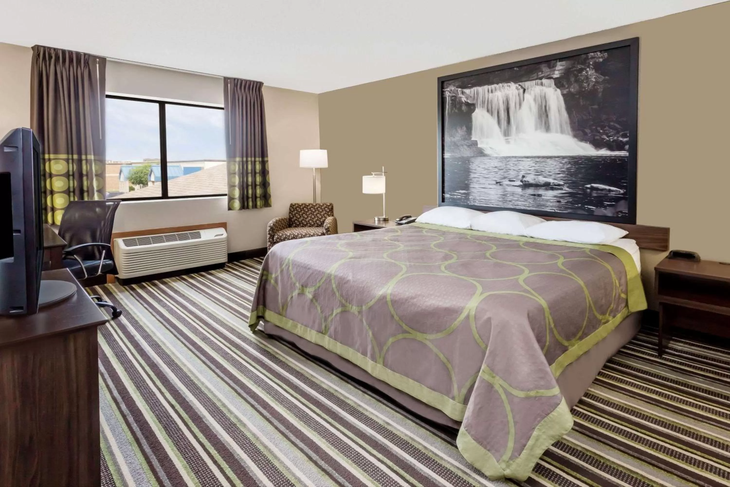 One-Bedroom King Suite - Non-Smoking in Super 8 by Wyndham Plymouth