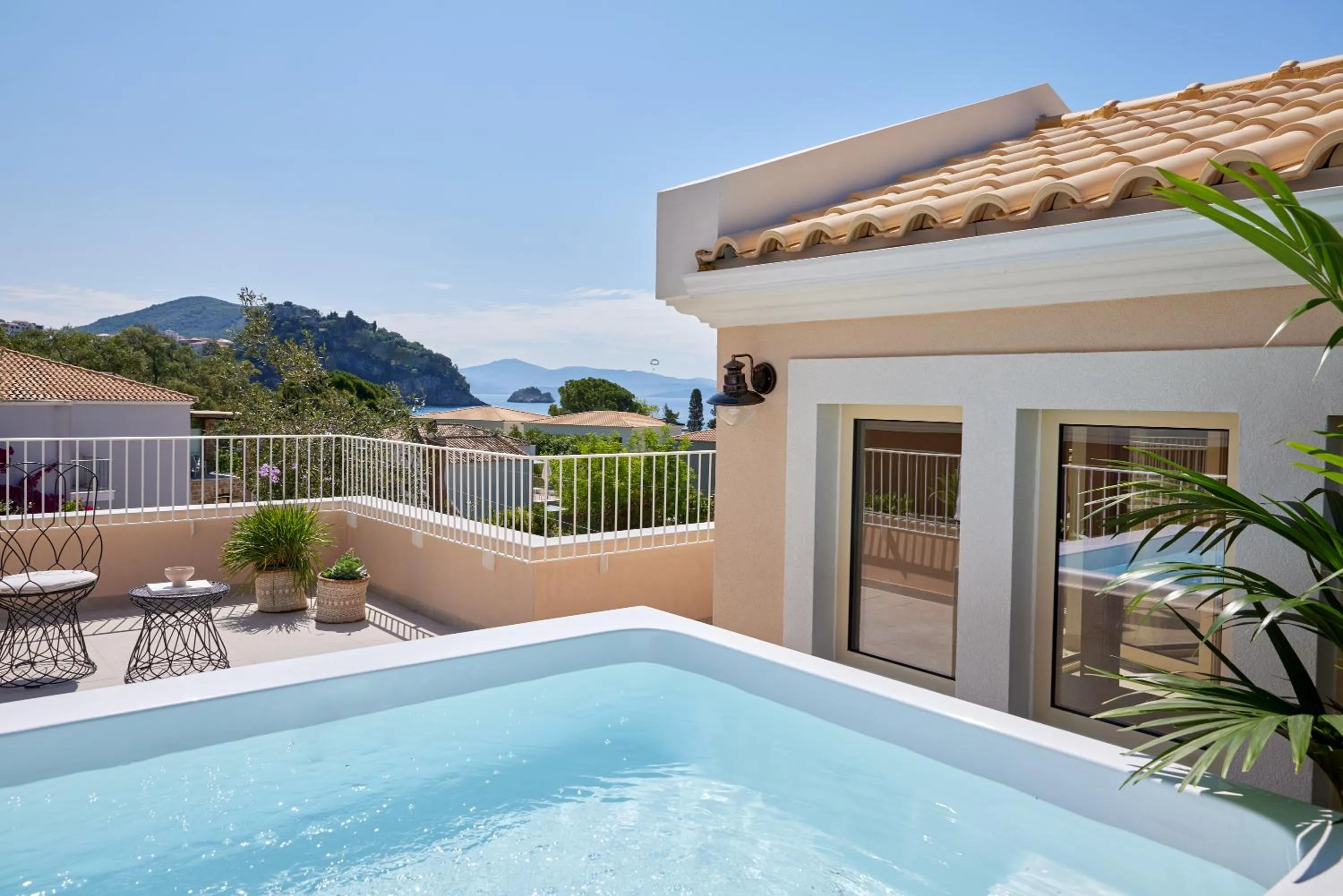 Penthouse Bliss Suite with Tub in Parga Beach Resort