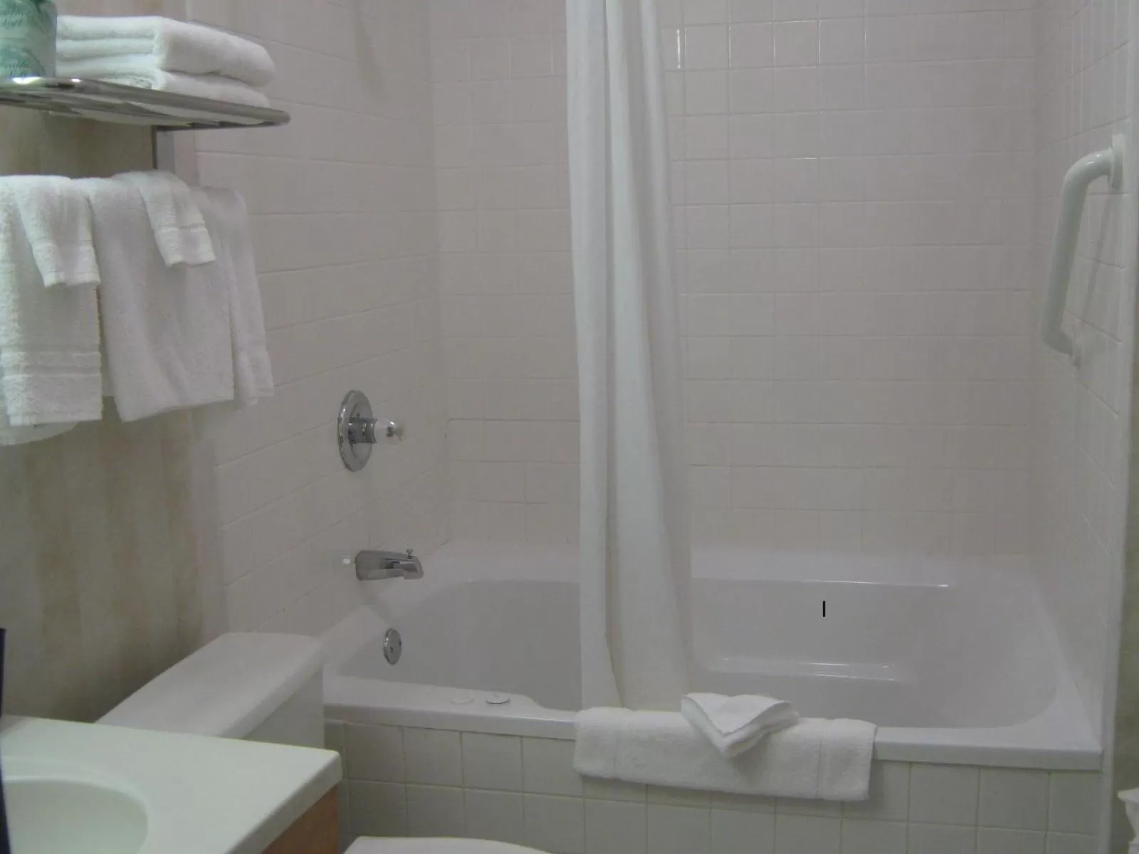 King Studio Suite - Non-Smoking in Super 8 by Wyndham Ottawa Starved Rock