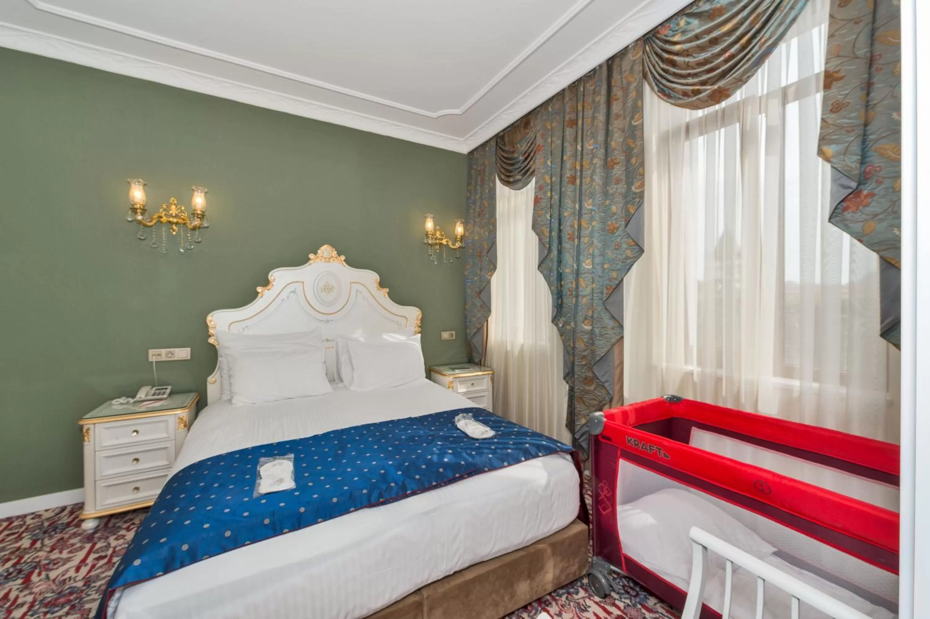 Deluxe Double Room in Galatower Hotel