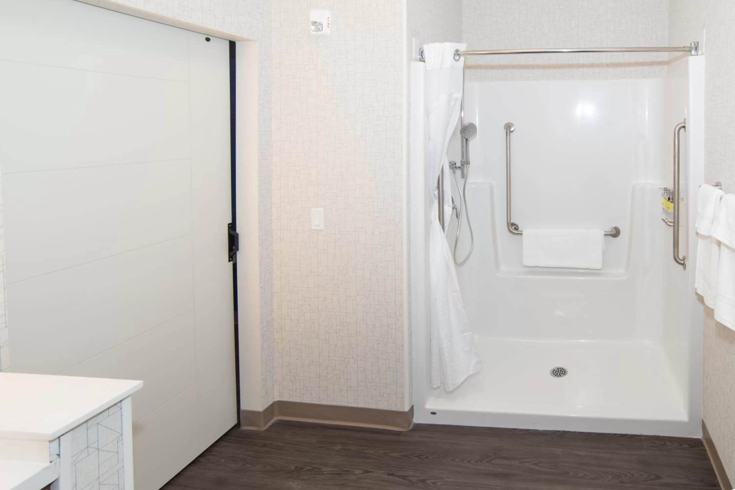 King Room with Two King Beds - Mobility Access Tub/Non-Smoking in Holiday Inn Express & Suites - North Battleford by IHG