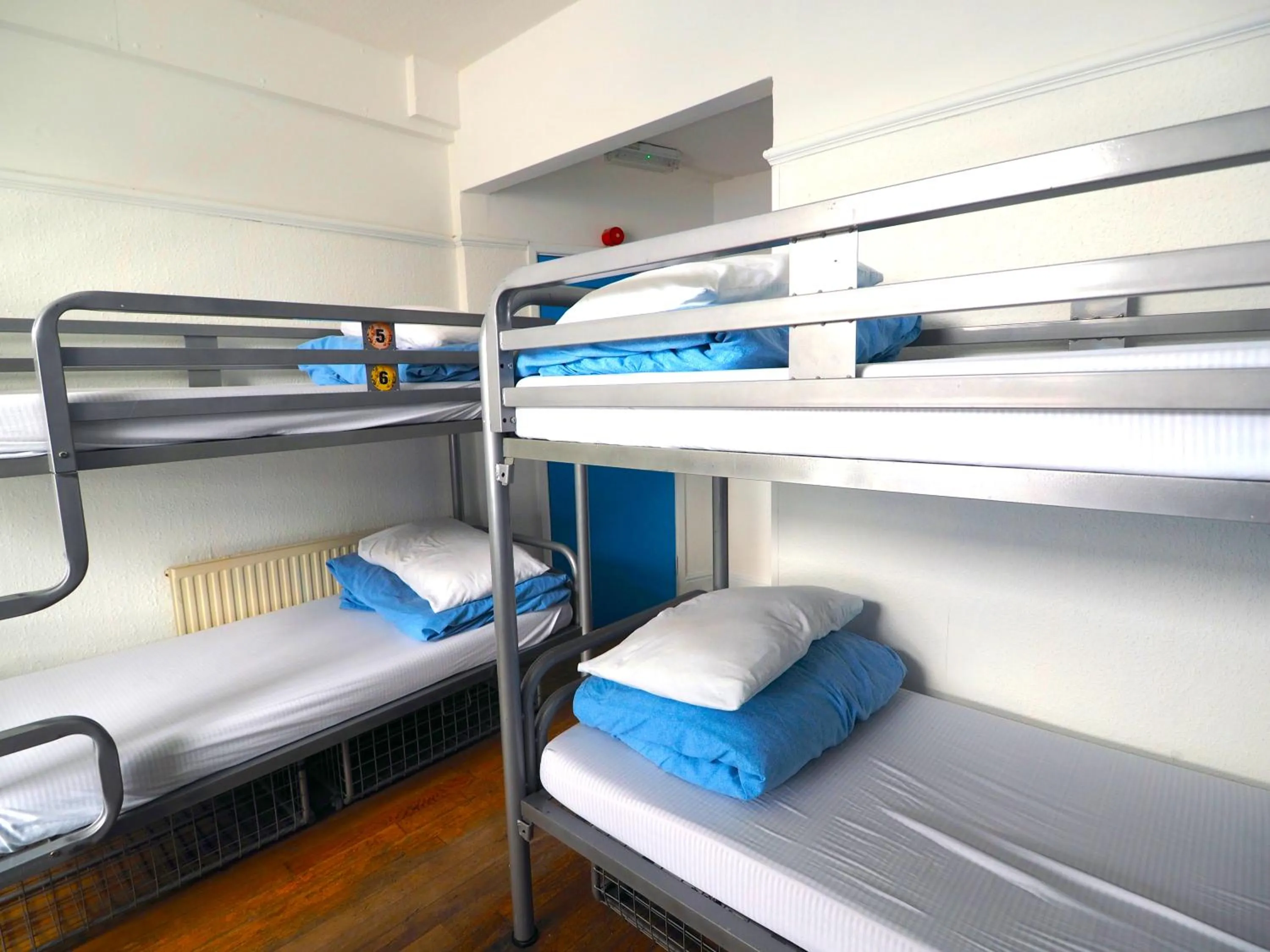 Bed in 6-Bed Mixed Dormitory Room with Shared Bathroom in St Christopher's Inn Newquay
