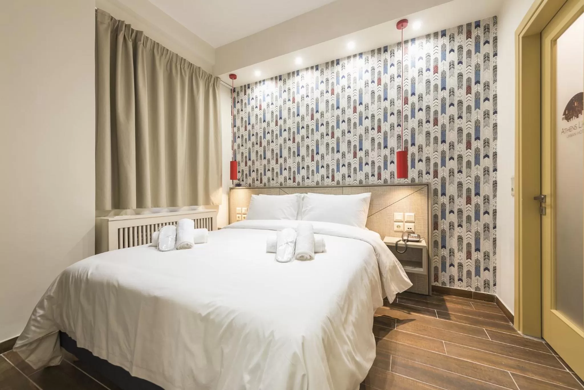 Comfort Room in Athens Lights