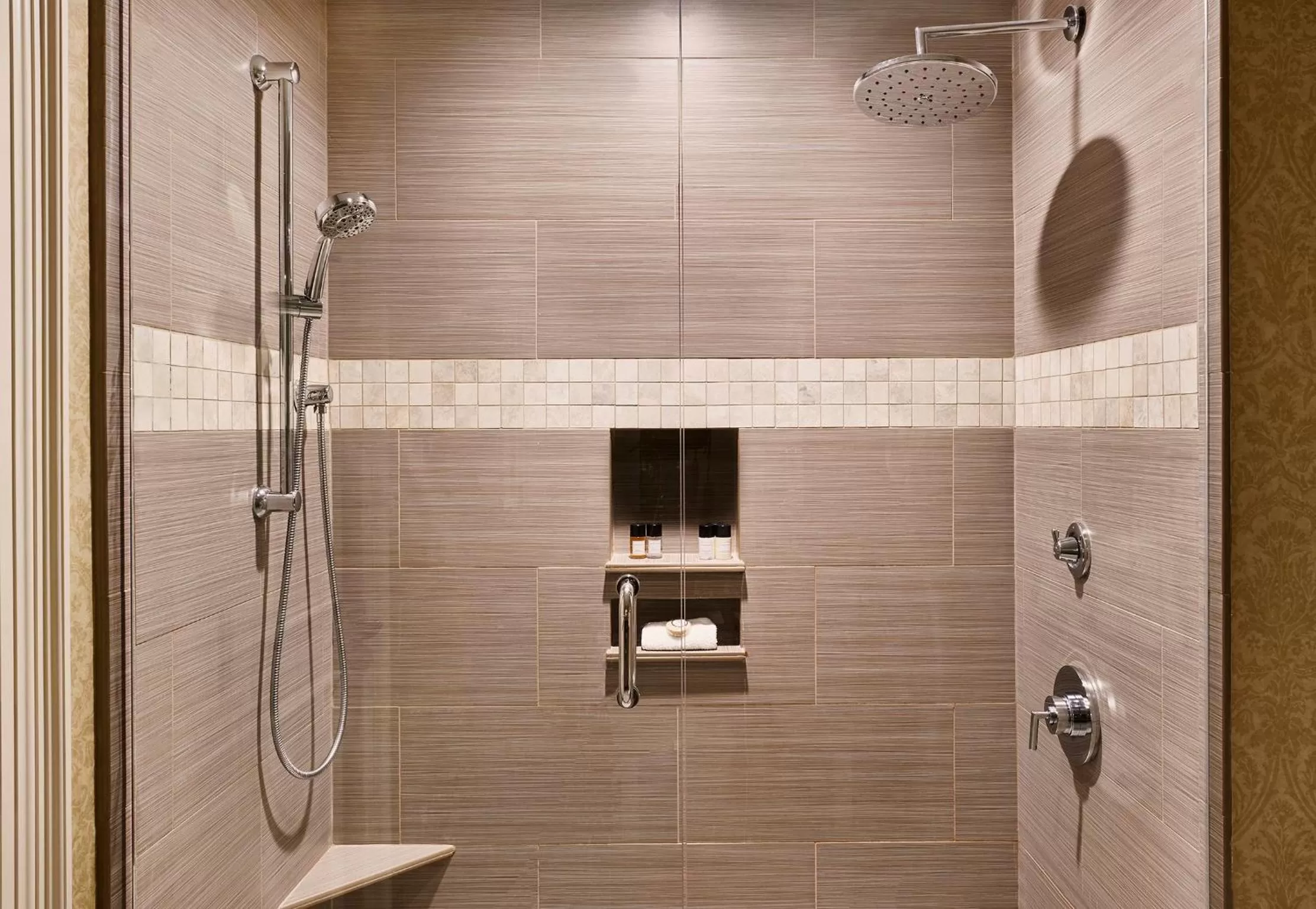 King Suite with Balcony in Harbourview Inn