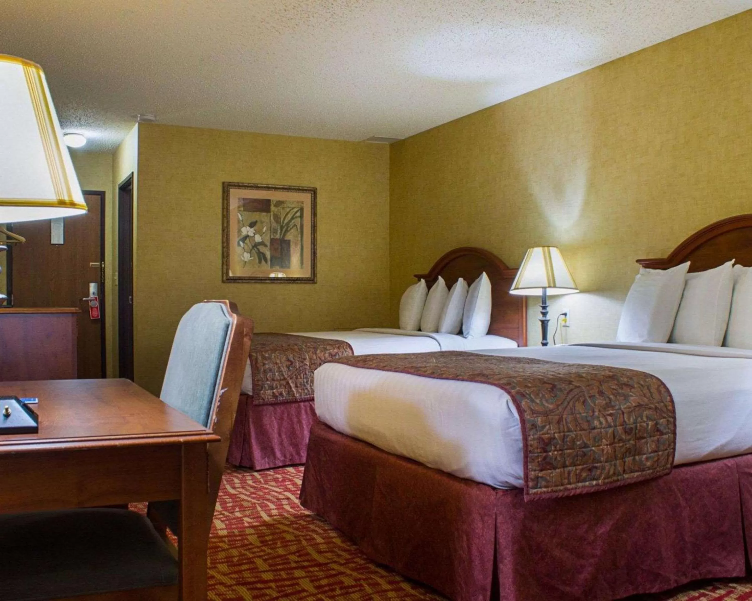 Queen Room with Two Queen Beds and Balcony - Non-Smoking in Rodeway Inn Columbia Mall Loop