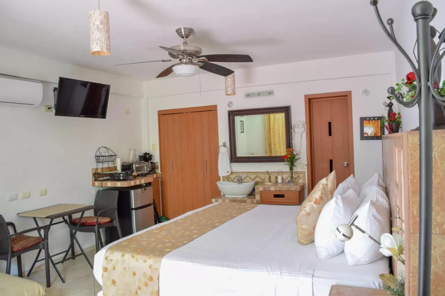 King Suite in Hotel Bucaneros Isla Mujeres