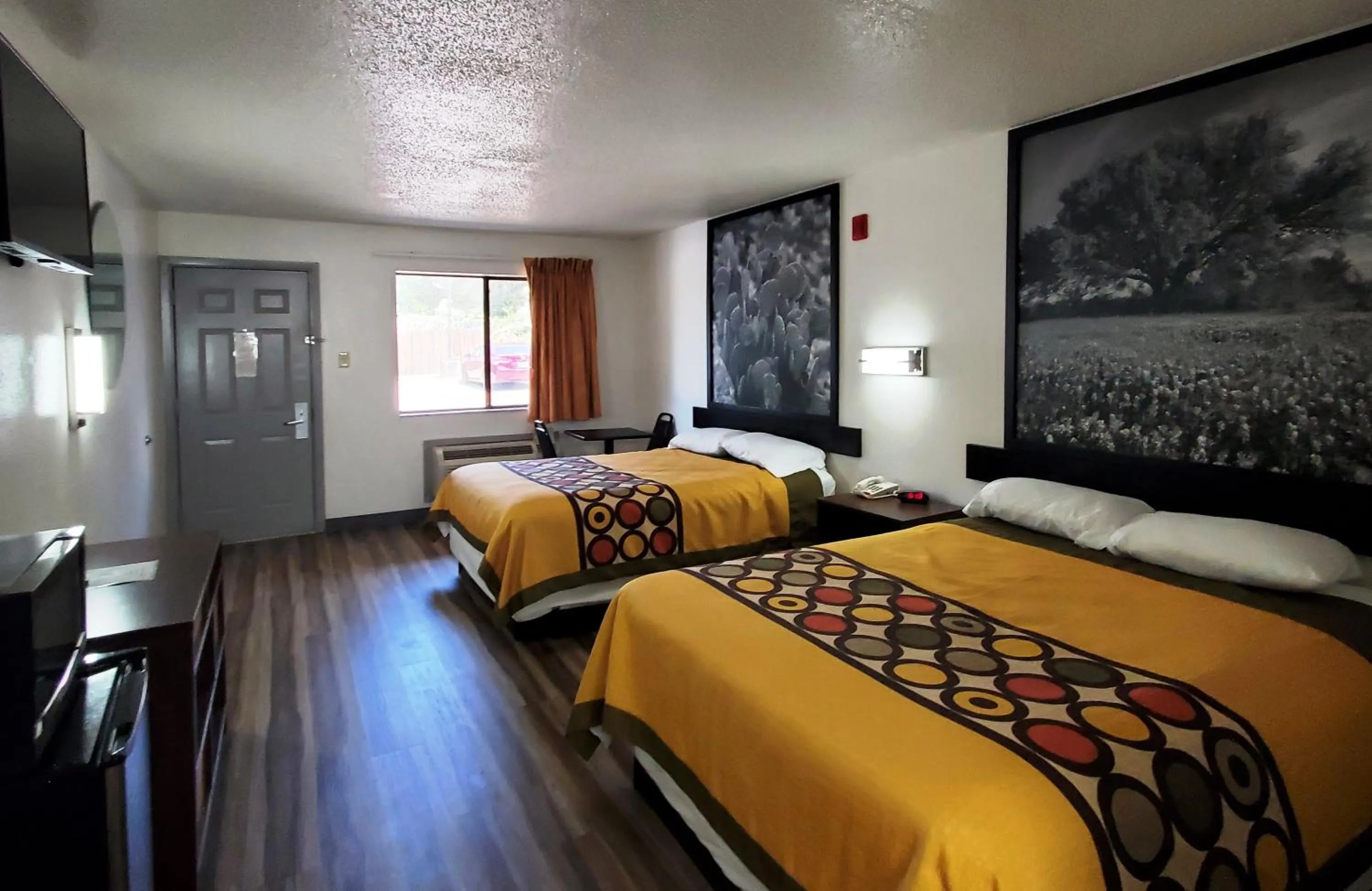 Deluxe Queen Room with Two Queen Beds in Highland Inn