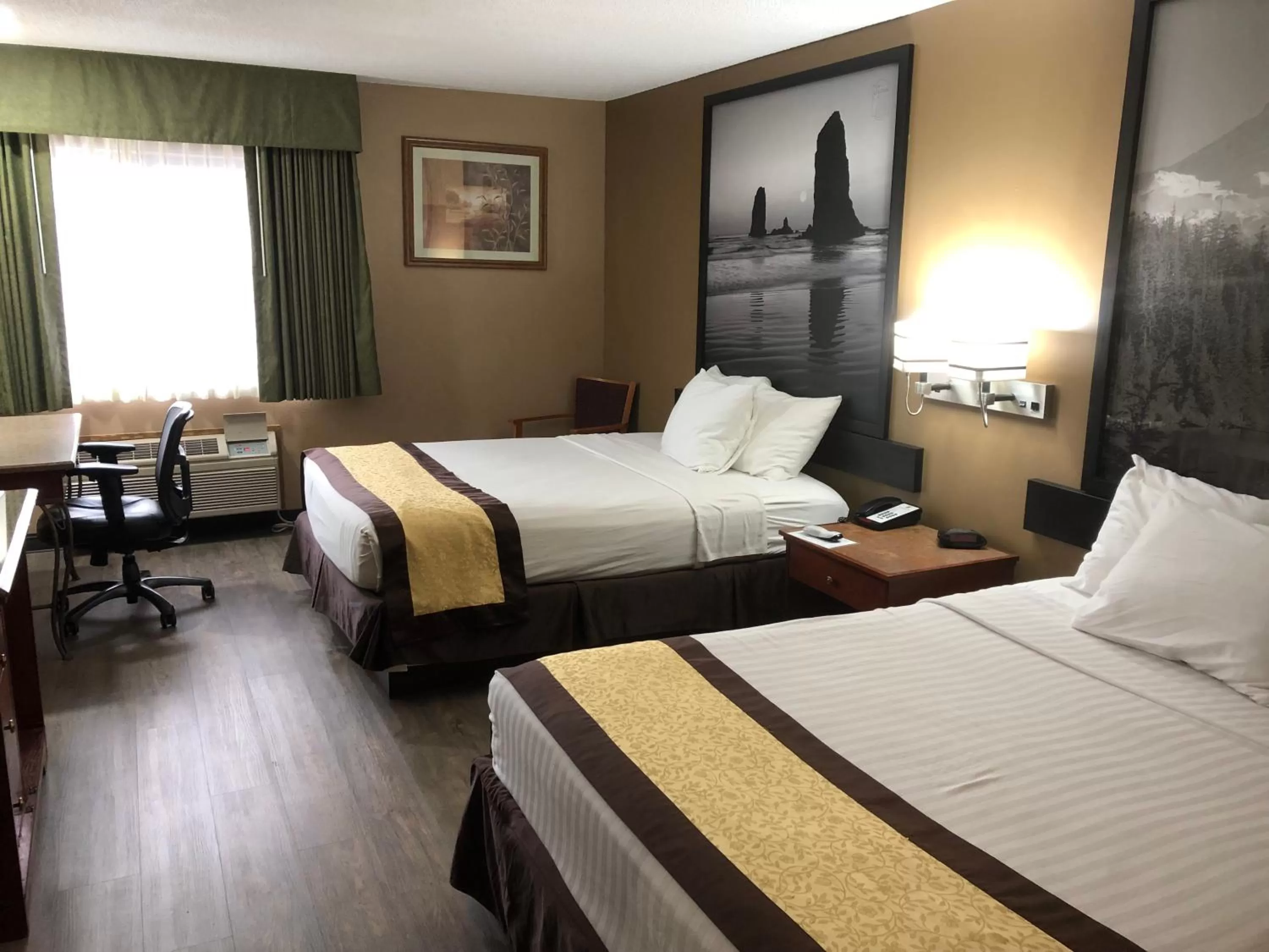 Deluxe Queen Room with Two Queen Beds -Disability Access - Non-Smoking in Super 8 by Wyndham Baker City