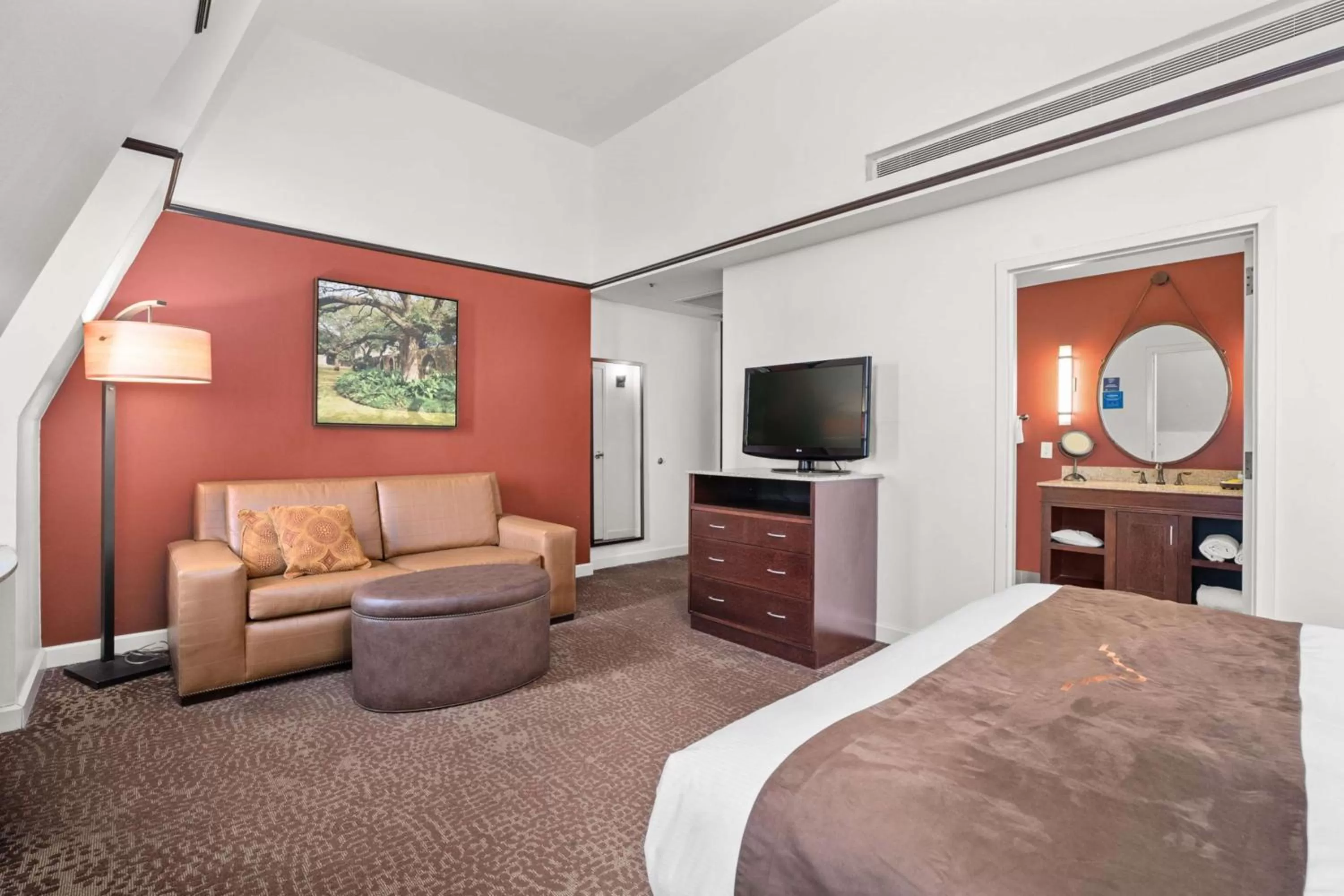 King Room with Sofa Bed in The Emily Morgan Hotel - A DoubleTree by Hilton