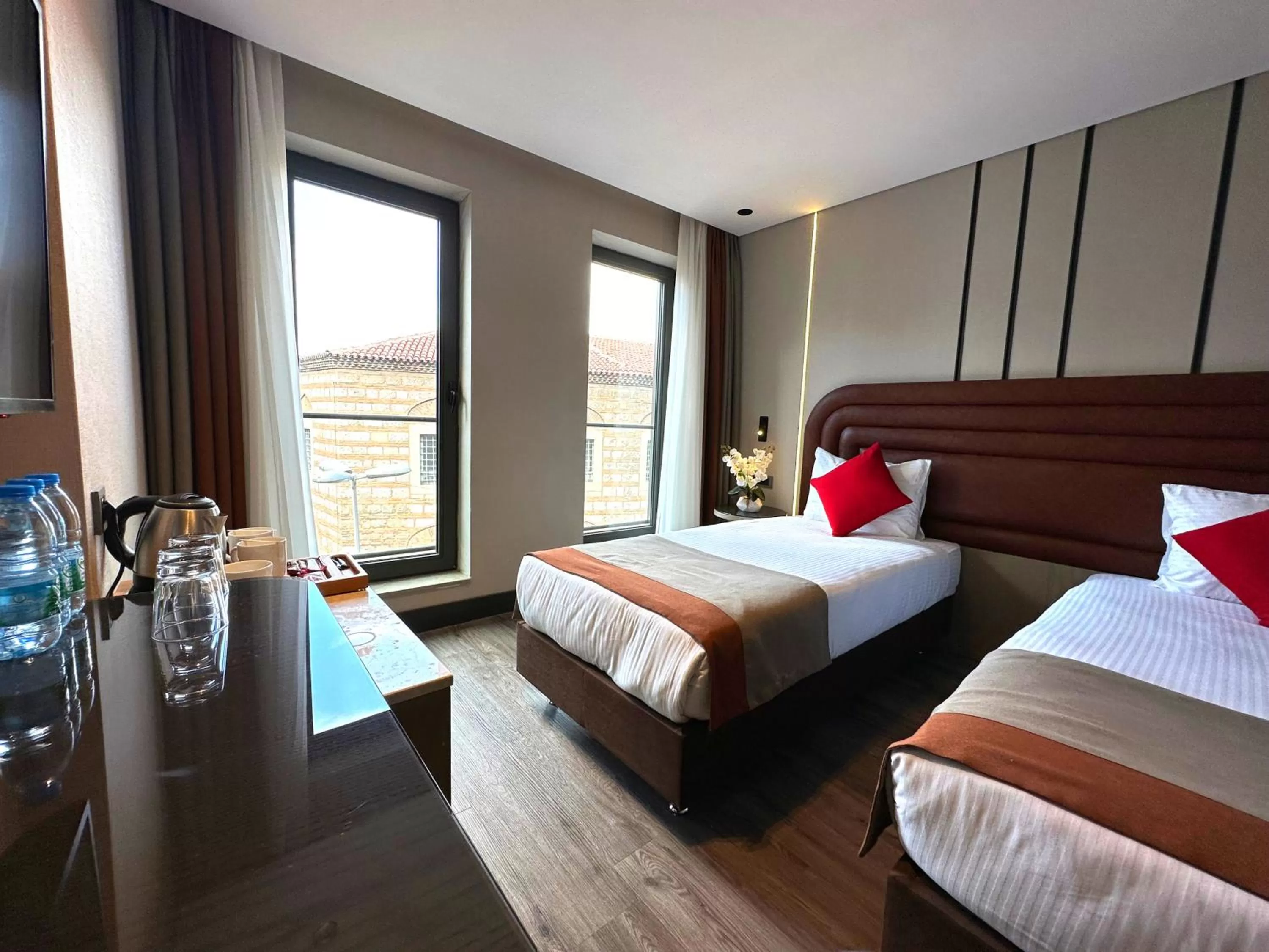 Standard Twin Room in Edition Old City Hotel