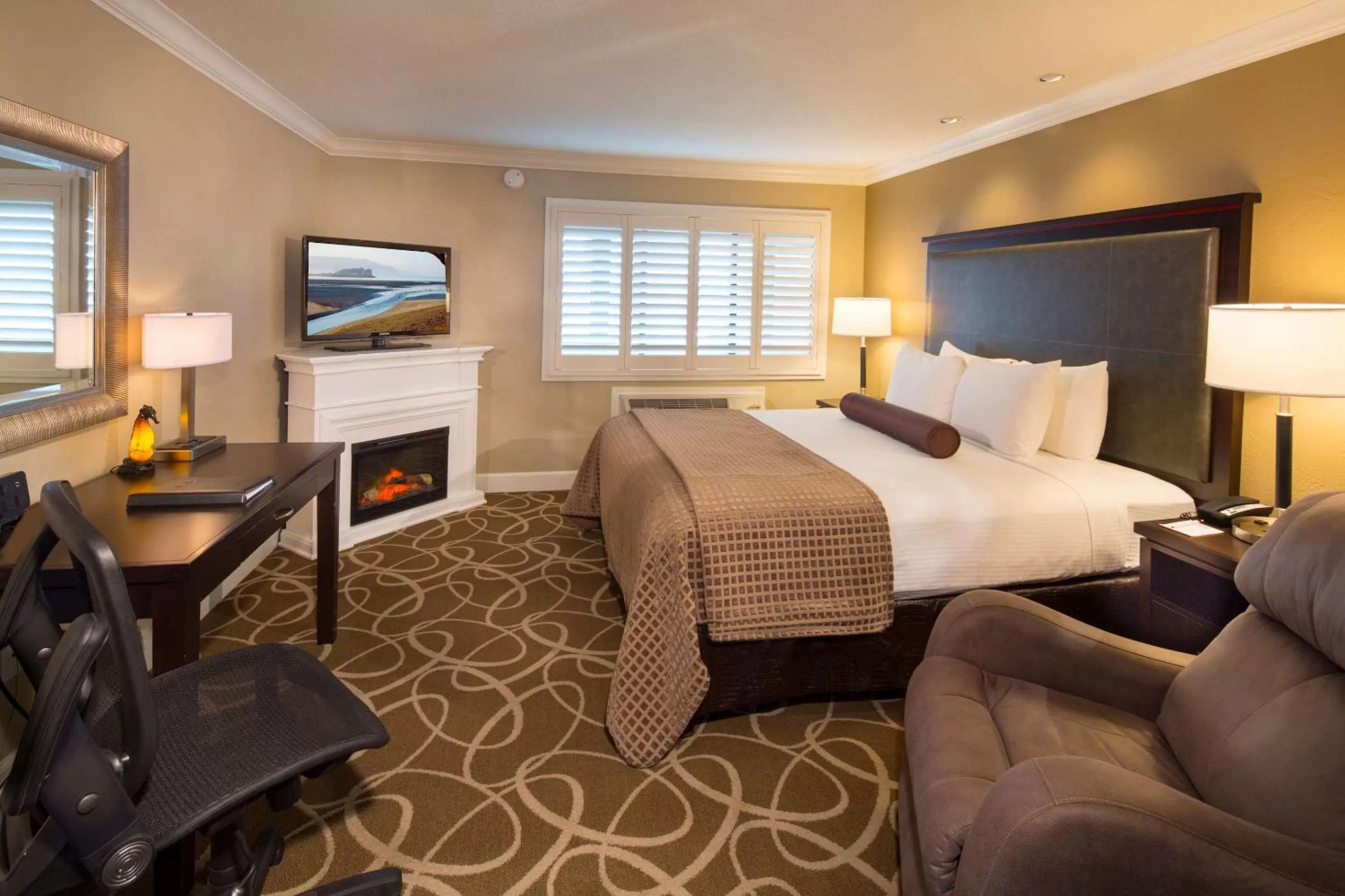 Two-Bedrooms King Suite in Best Western Plus Humboldt Bay Inn