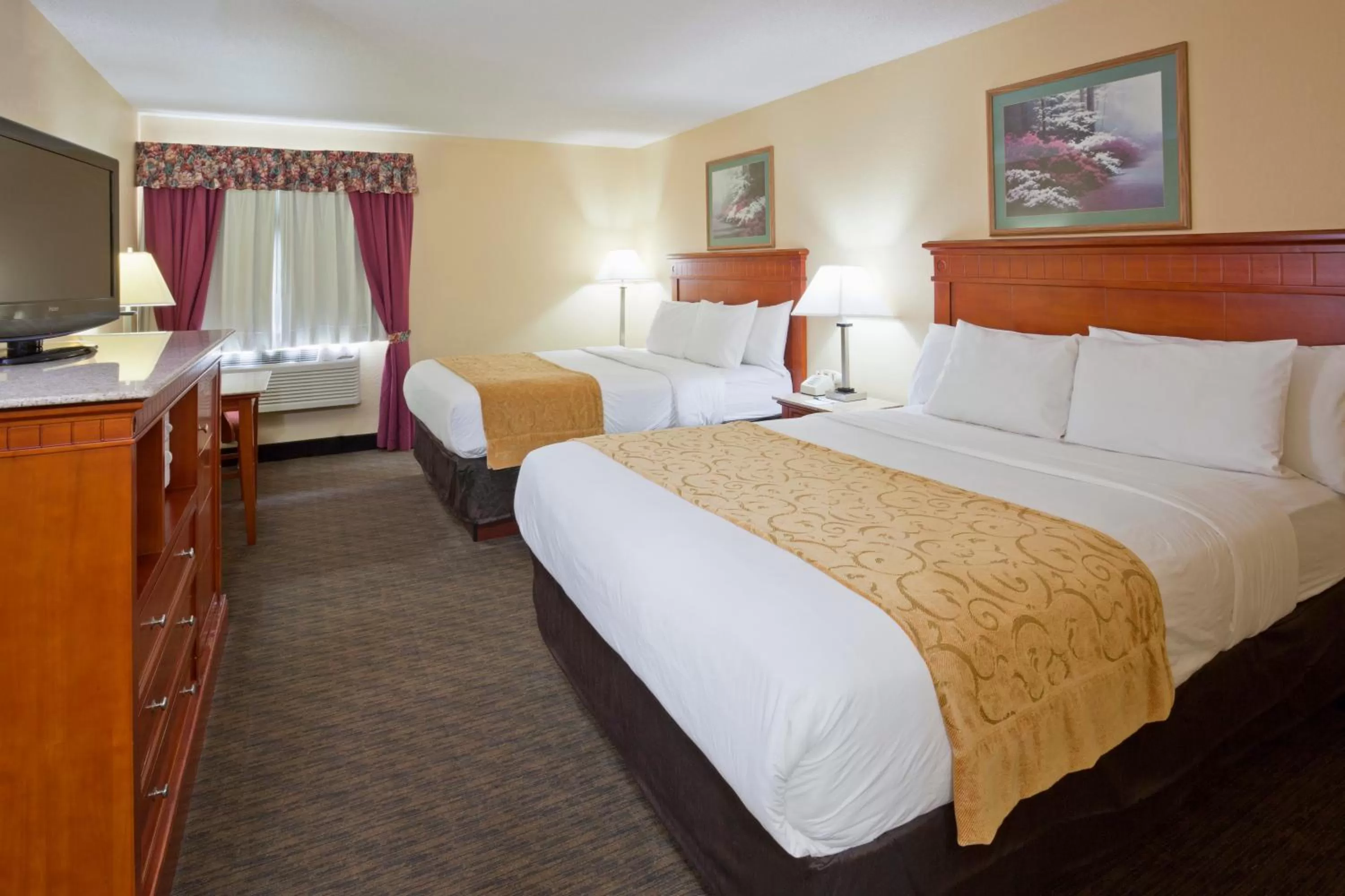 Standard Queen Room with Two Queen Beds in GrandStay Hotel and Suite Waseca