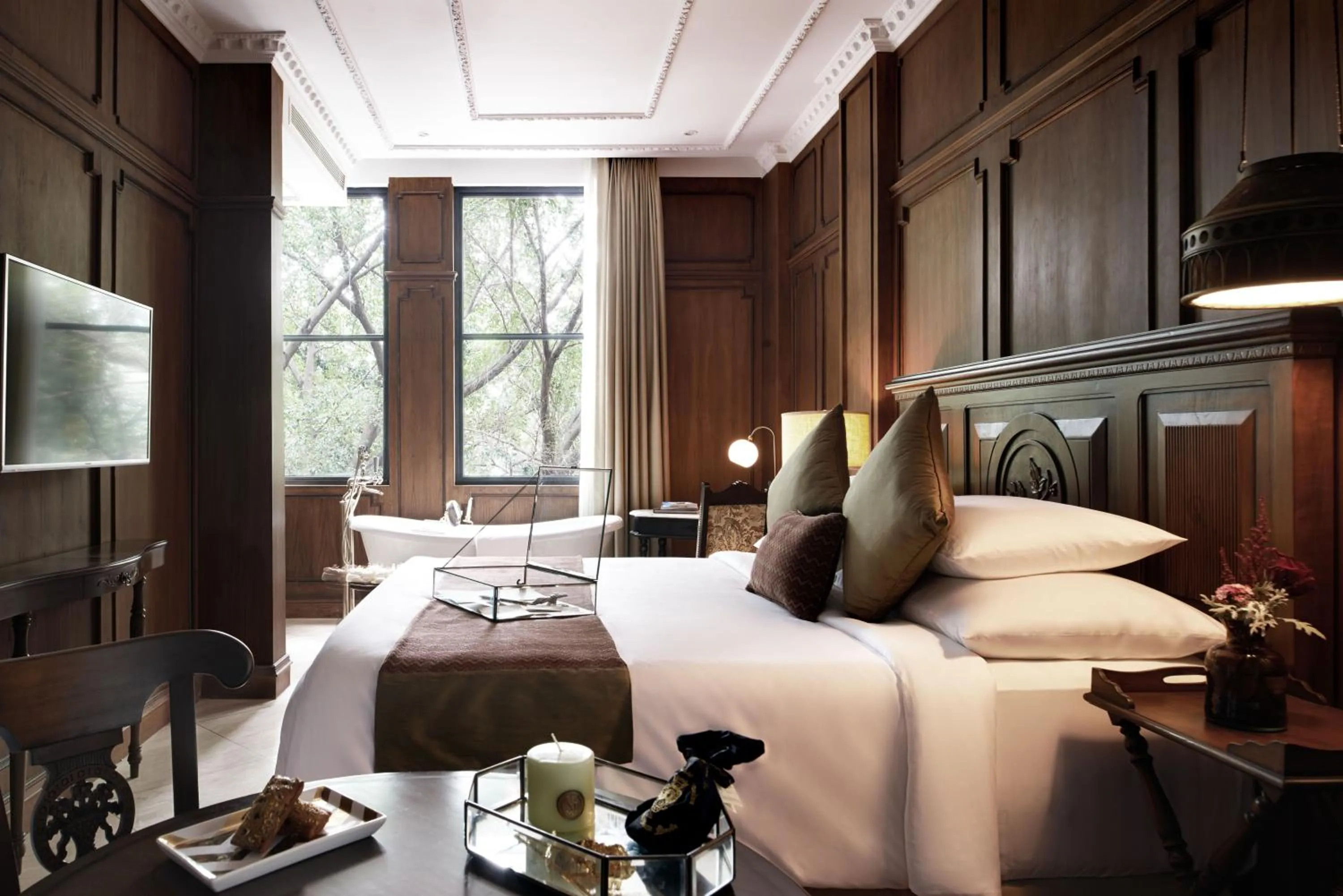 Wood Deluxe Double Room in The Gunawarman