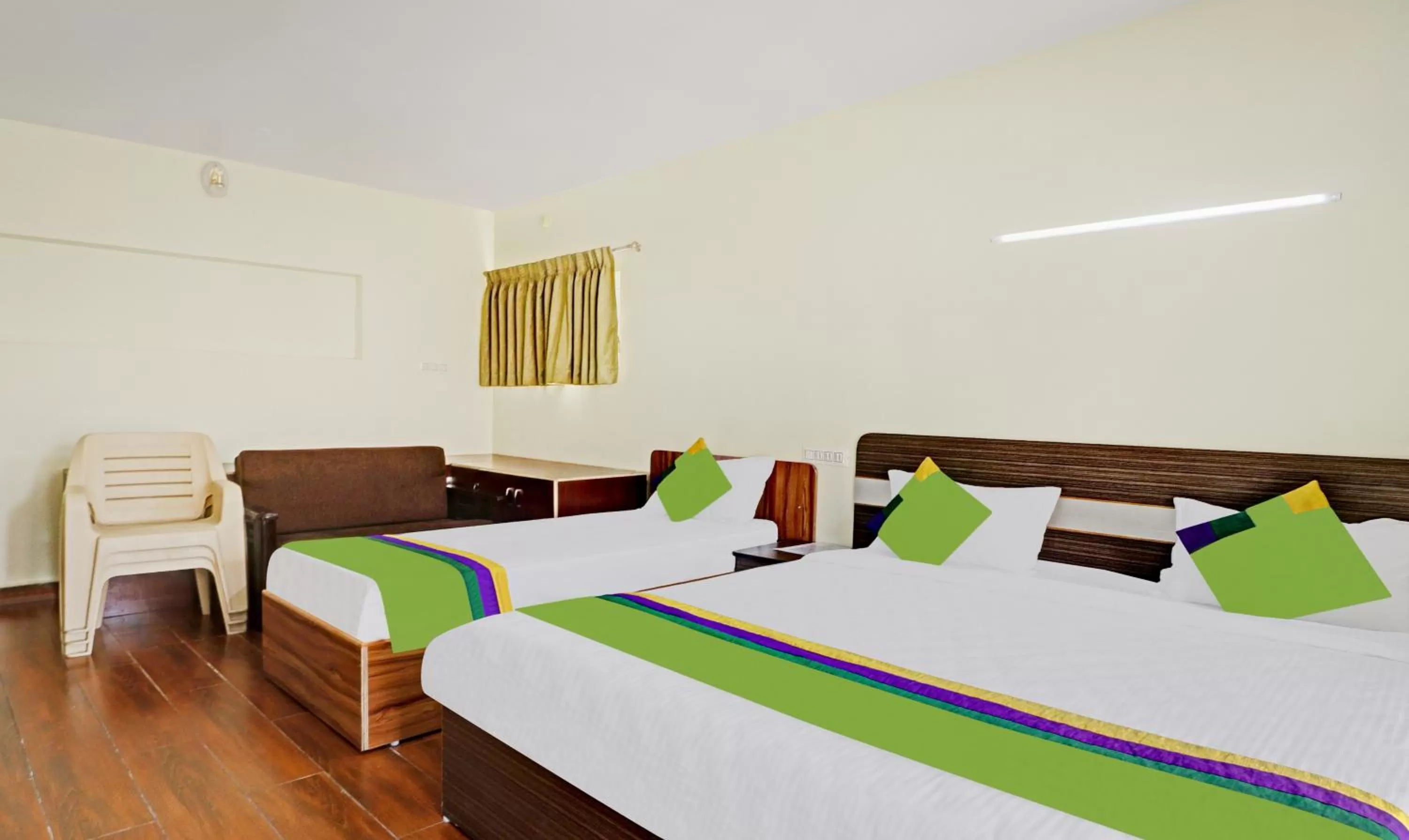 Spacious Premium Room in Treebo Aall Season