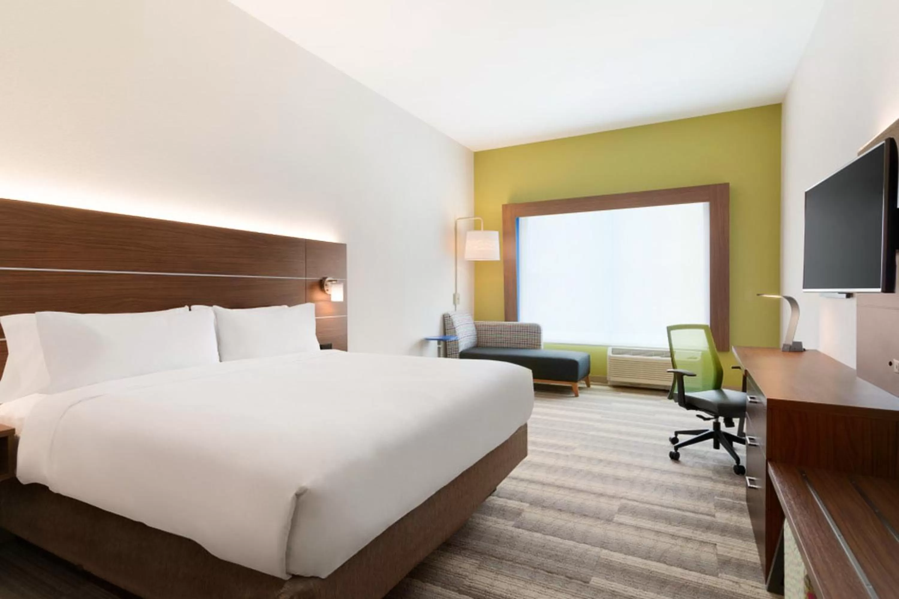 Standard King Room in Holiday Inn Express & Suites - Cincinnati NE - Red Bank Road by IHG