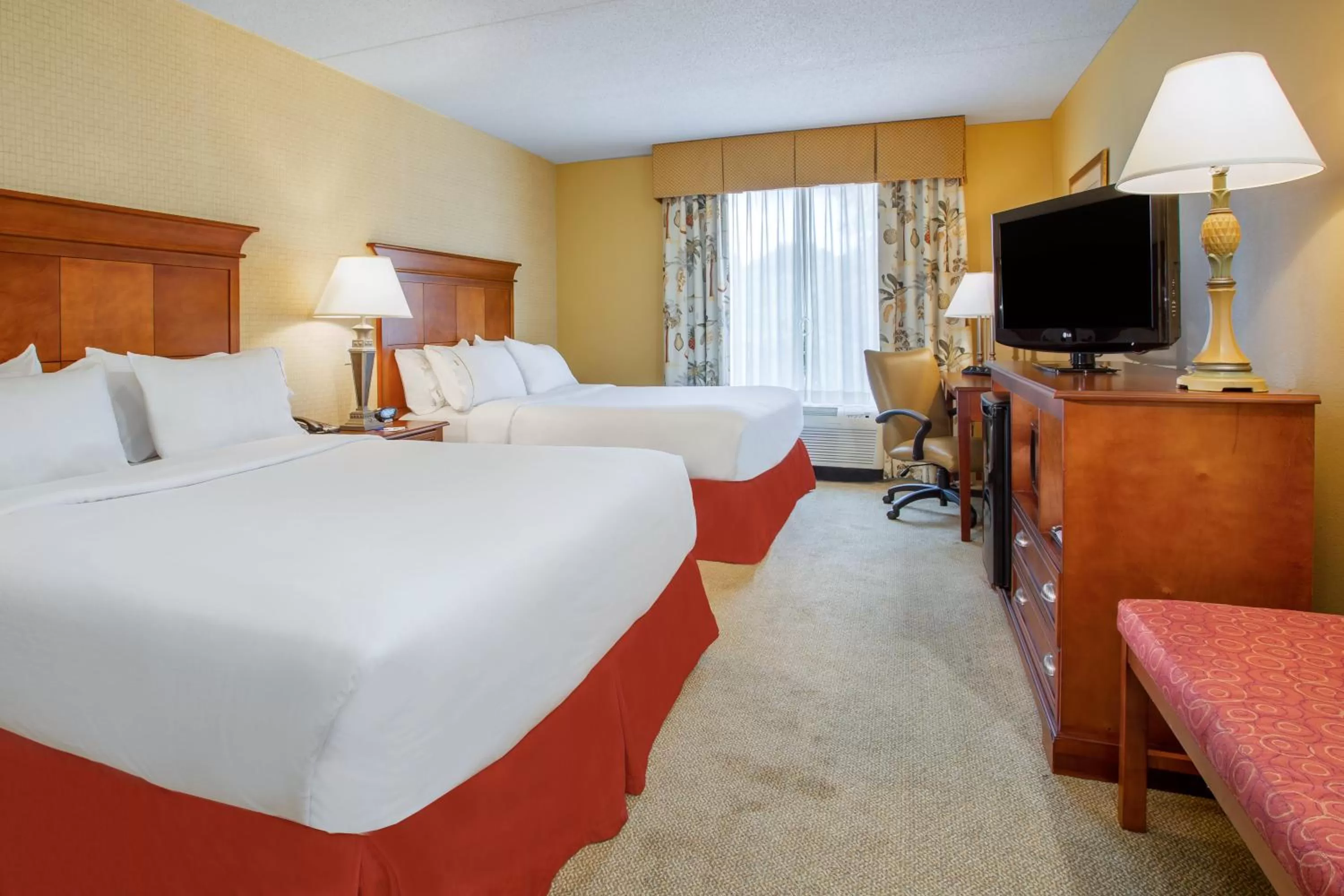 Standard Room with Two Queen Beds in Holiday Inn Express & Suites Bloomington by IHG