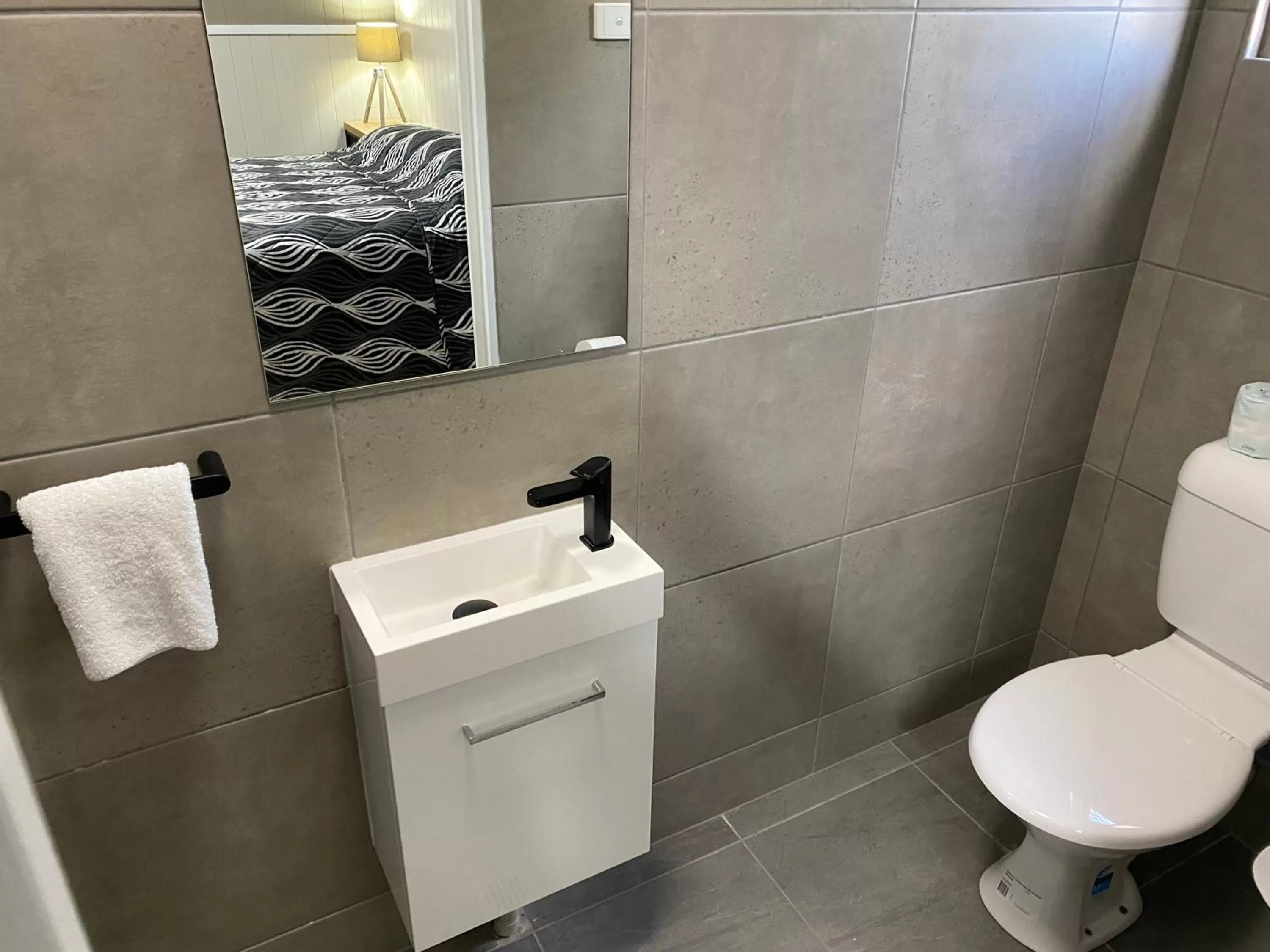 Budget Double Room in Rix Hotel Motel