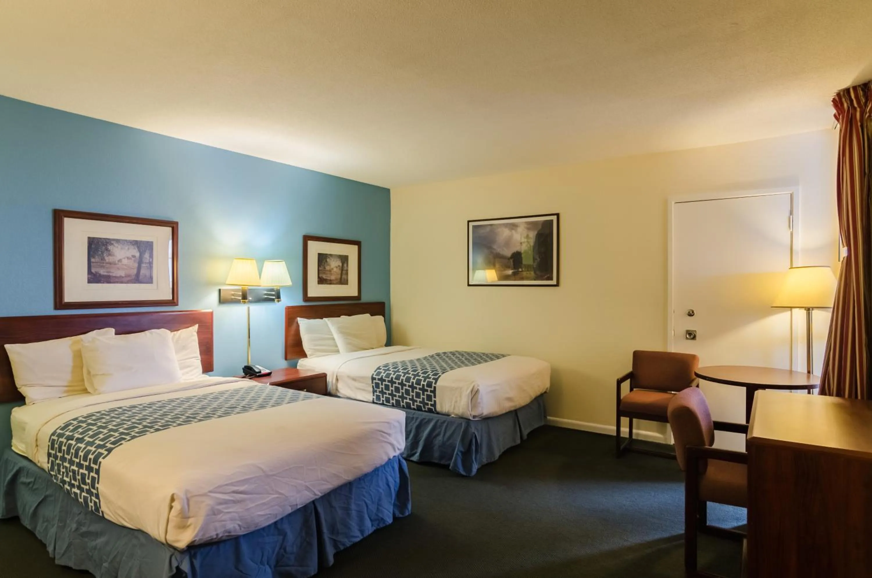 Double Room with Two Double Beds - Smoking in Alamo Inn & Suites