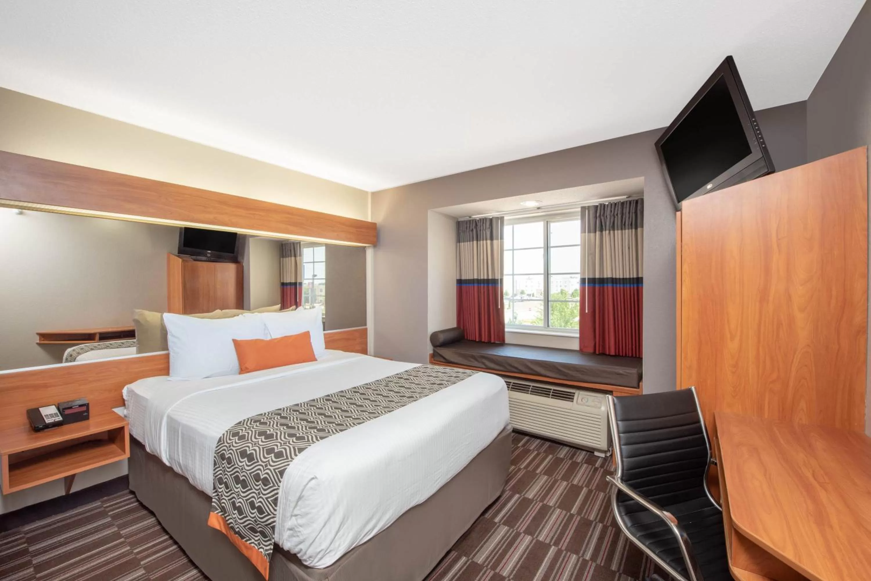 Queen Room - Non-Smoking in Microtel Inn & Suites by Wyndham Springfield