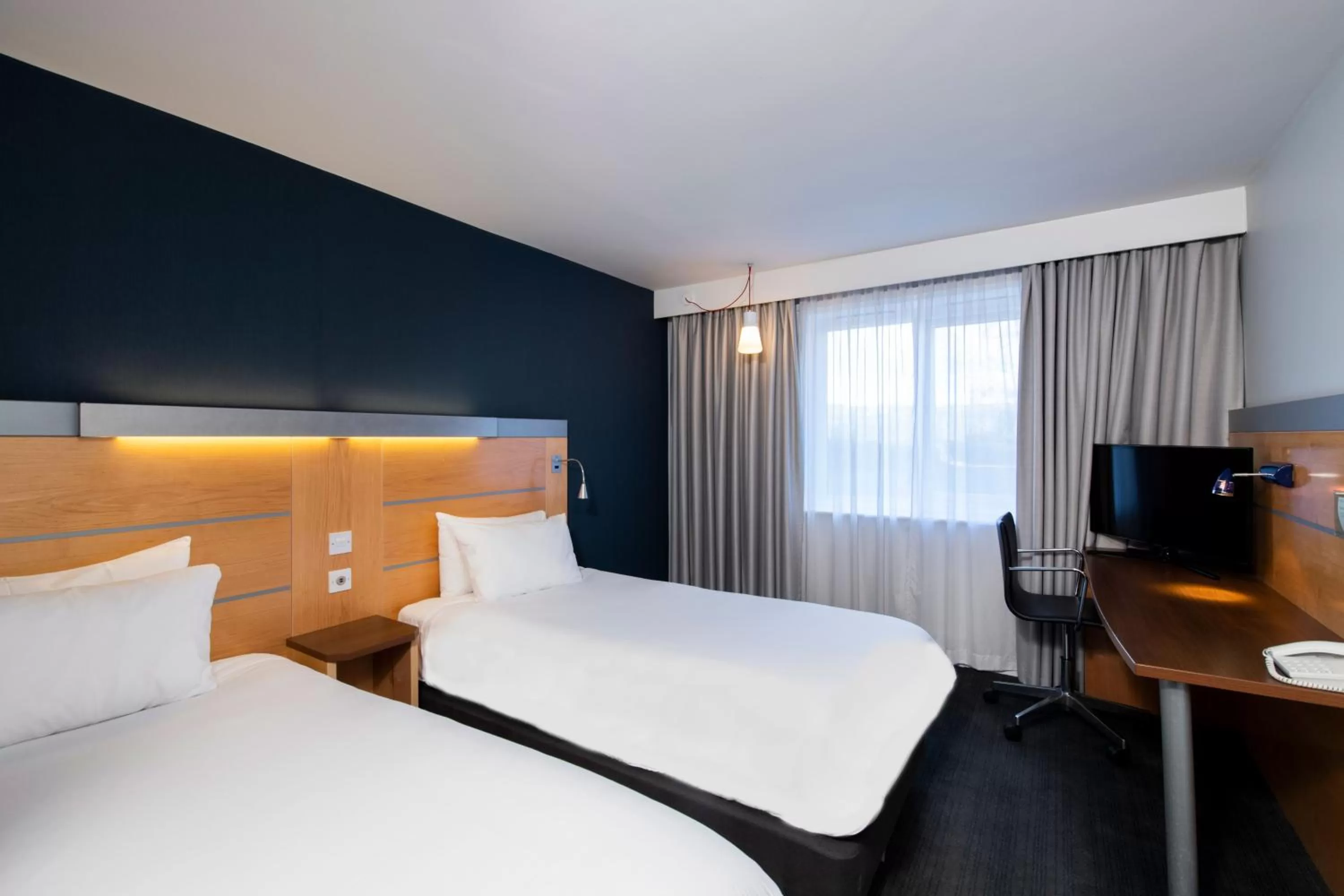 Standard Twin Room with Free Hot Breakfast - Accessible in Holiday Inn Express Newcastle Gateshead by IHG